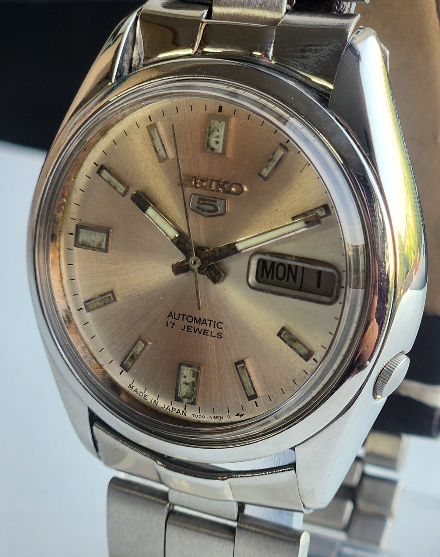Vintage 1981 Original Seiko 5 Automatic 7009-5320 Silver Face 17 Jewels Day-Date Japanese Men's Wrist Watch ET106