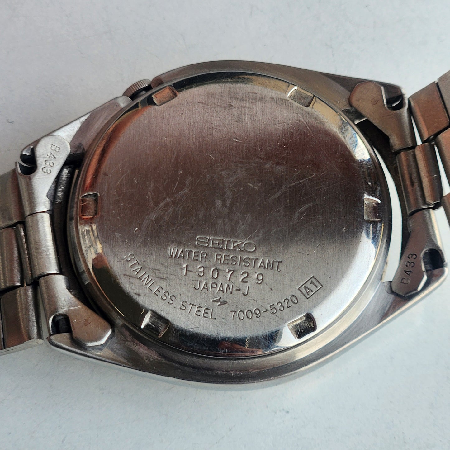 Vintage 1981 Original Seiko 5 Automatic 7009-5320 Silver Face 17 Jewels Day-Date Japanese Men's Wrist Watch ET106