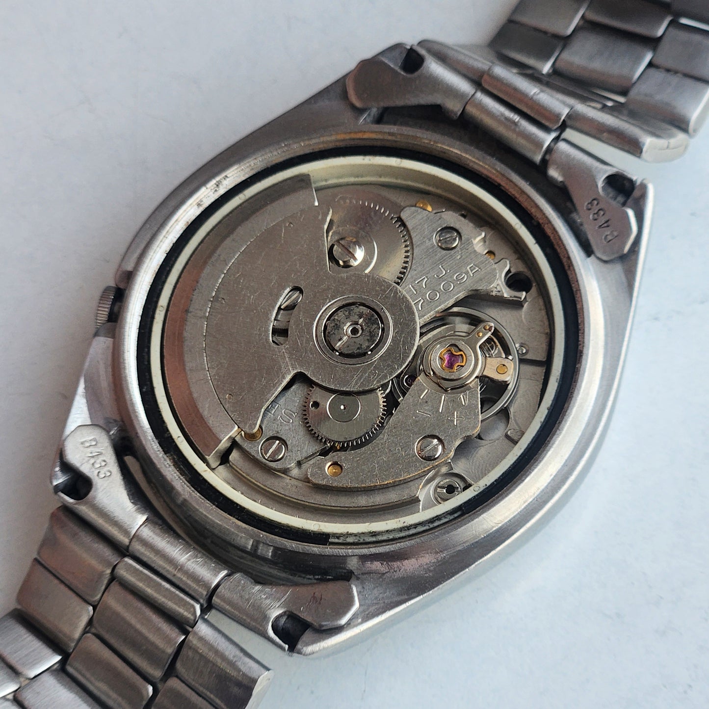 Vintage 1981 Original Seiko 5 Automatic 7009-5320 Silver Face 17 Jewels Day-Date Japanese Men's Wrist Watch ET106