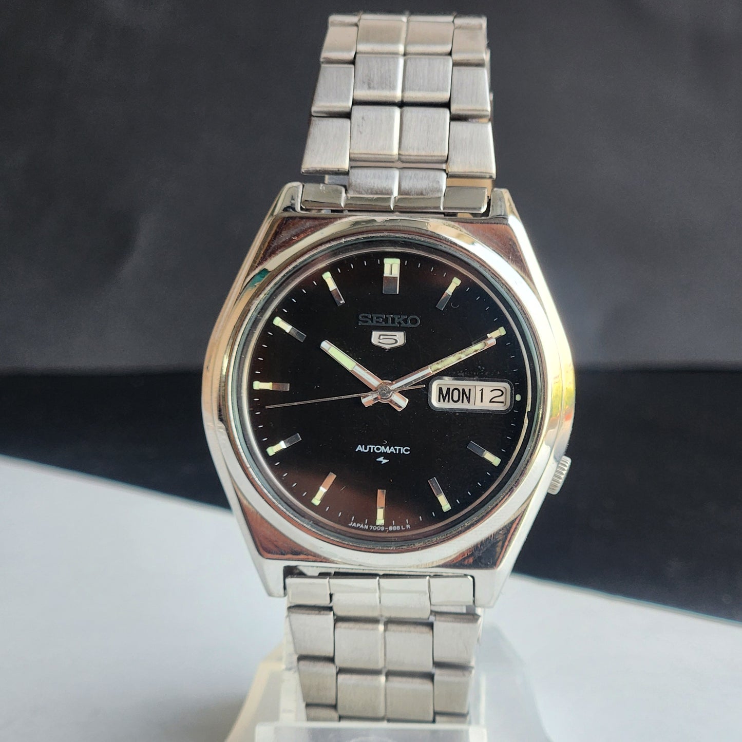 Vintage 1977 Original Seiko 5 Automatic 7009-8761 Black Face 17 Jewels Day-Date Japanese Men's Wrist Watch ET108