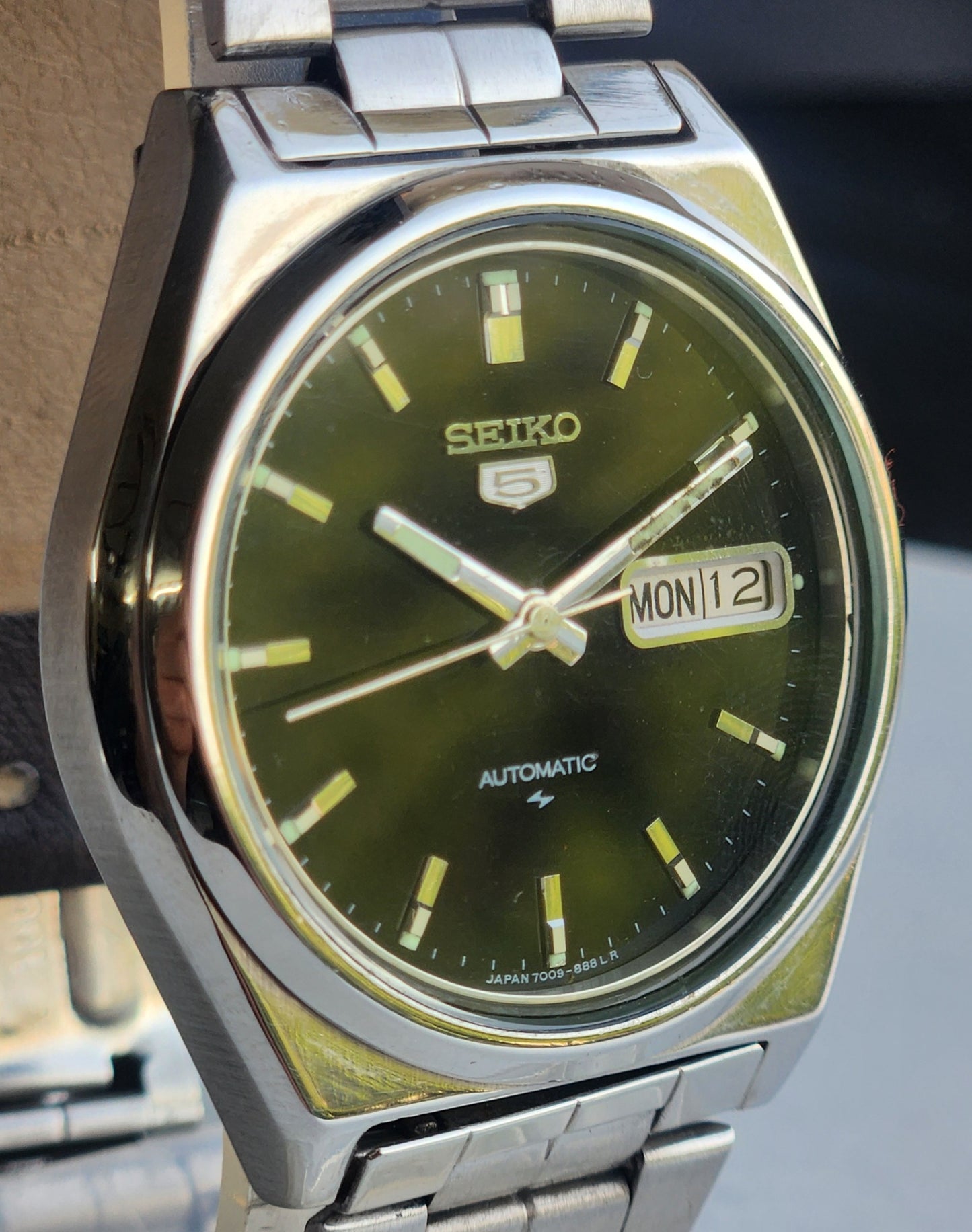 Vintage 1977 Original Seiko 5 Automatic 7009-8761 Black Face 17 Jewels Day-Date Japanese Men's Wrist Watch ET108