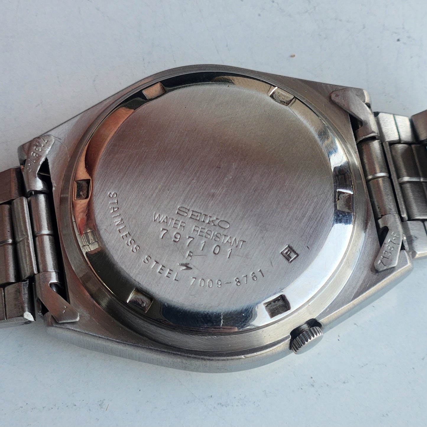 Vintage 1977 Original Seiko 5 Automatic 7009-8761 Black Face 17 Jewels Day-Date Japanese Men's Wrist Watch ET108