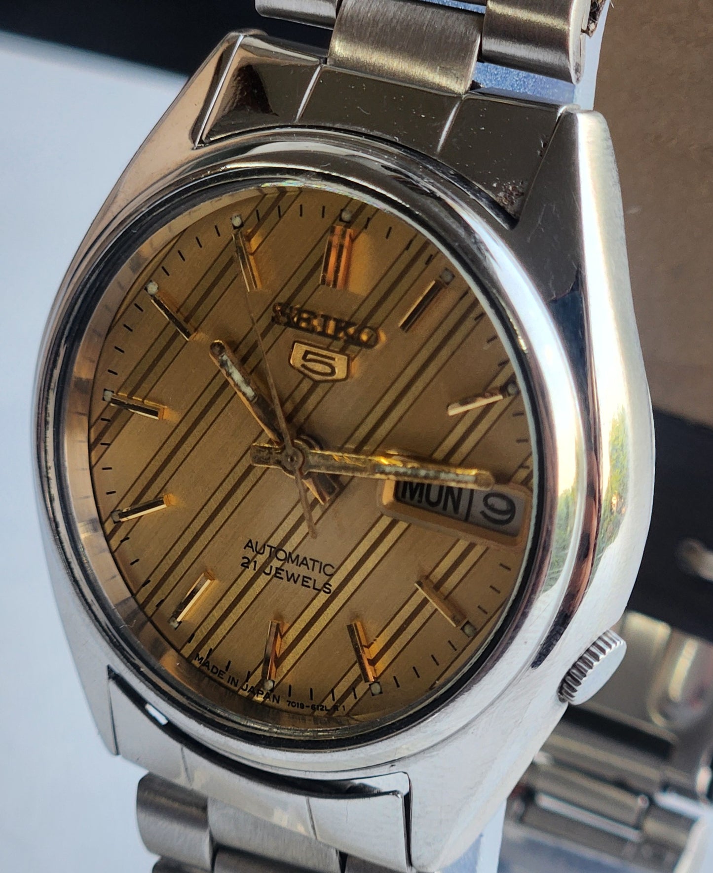 Vintage 1975 Original Seiko 5 Automatic 7019-6081 Golden Face 21 Jewels Day-Date Japanese Men's Wrist Watch ET109