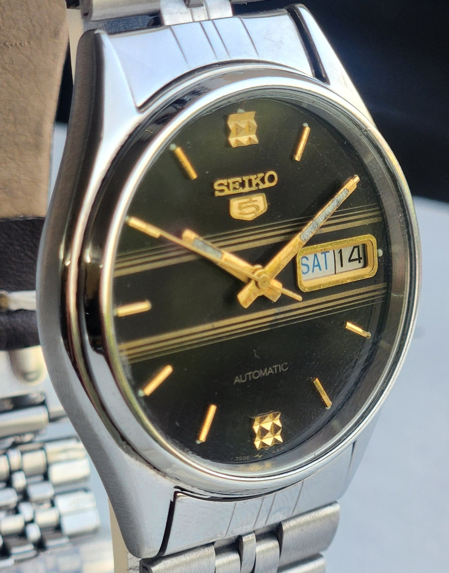 Vintage 1985 Original Seiko 5 Automatic 7009-3061 Black Face 21 Jewels Day-Date Japanese Men's Wrist Watch ET110