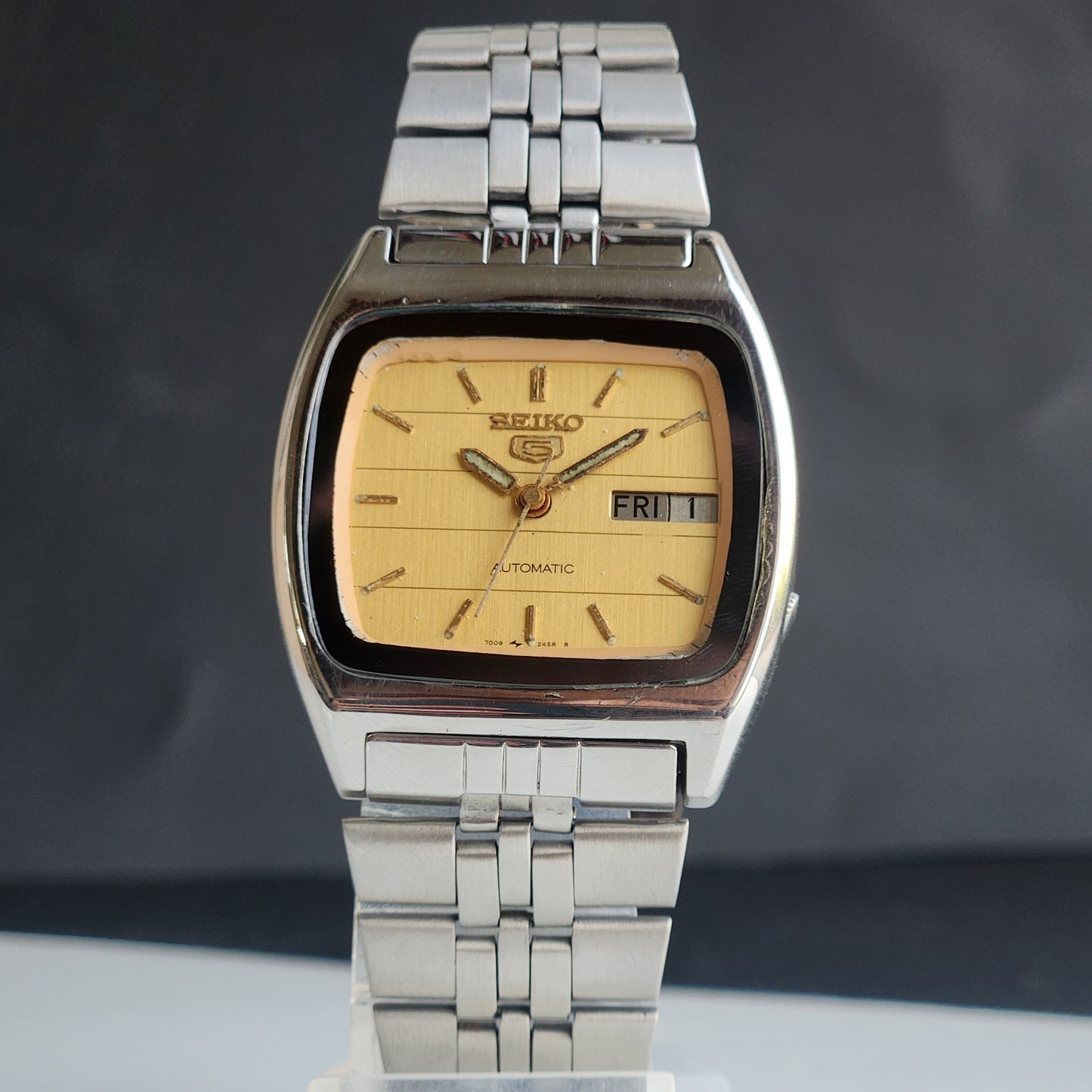 Vintage 1981 Original Seiko 5 Automatic 7009-2031 Golden Face 17 Jewels Day-Date Japanese Men's Wrist Watch ET111