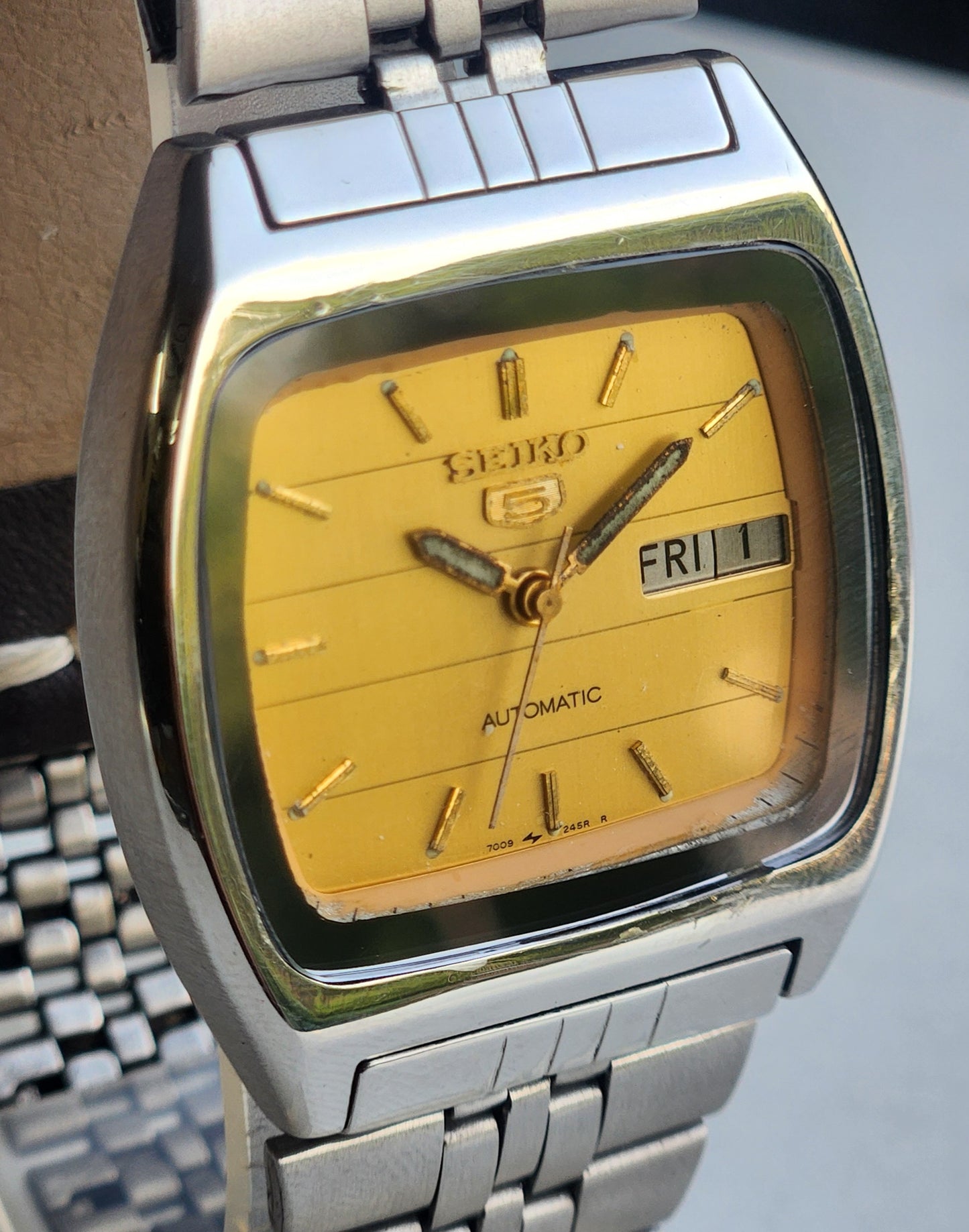 Vintage 1981 Original Seiko 5 Automatic 7009-2031 Golden Face 17 Jewels Day-Date Japanese Men's Wrist Watch ET111