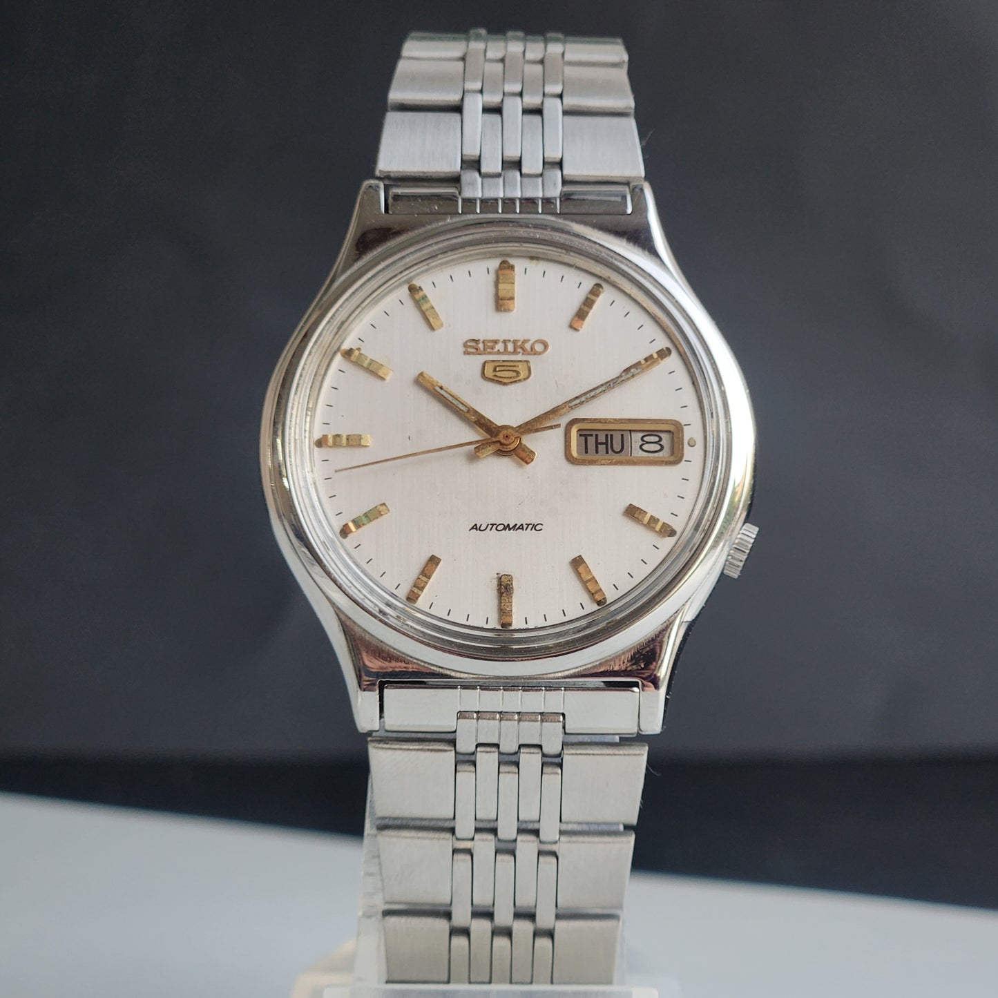 Vintage 1976 Original Seiko 5 Automatic 7009-3050 White Face 17 Jewels Day-Date Japanese Men's Wrist Watch ET113