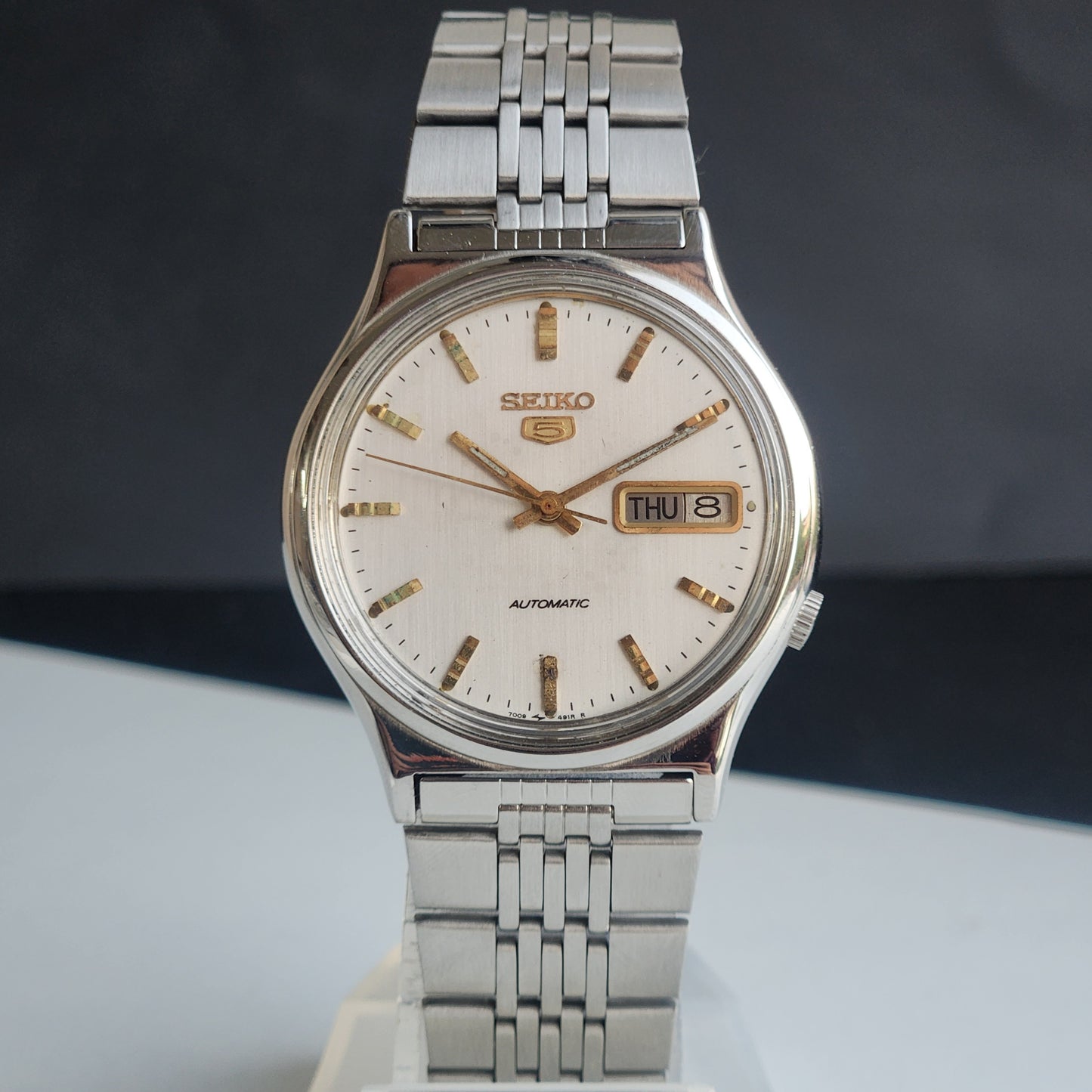 Vintage 1976 Original Seiko 5 Automatic 7009-3050 White Face 17 Jewels Day-Date Japanese Men's Wrist Watch ET113