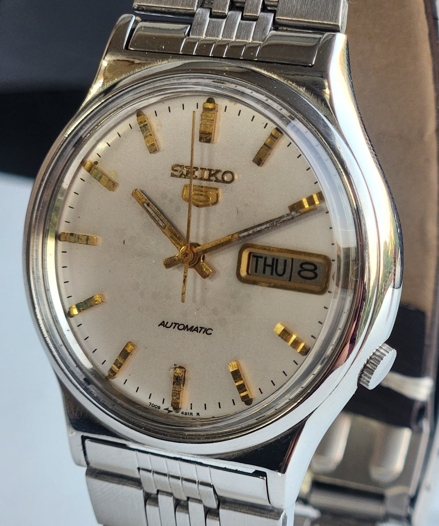Vintage 1976 Original Seiko 5 Automatic 7009-3050 White Face 17 Jewels Day-Date Japanese Men's Wrist Watch ET113