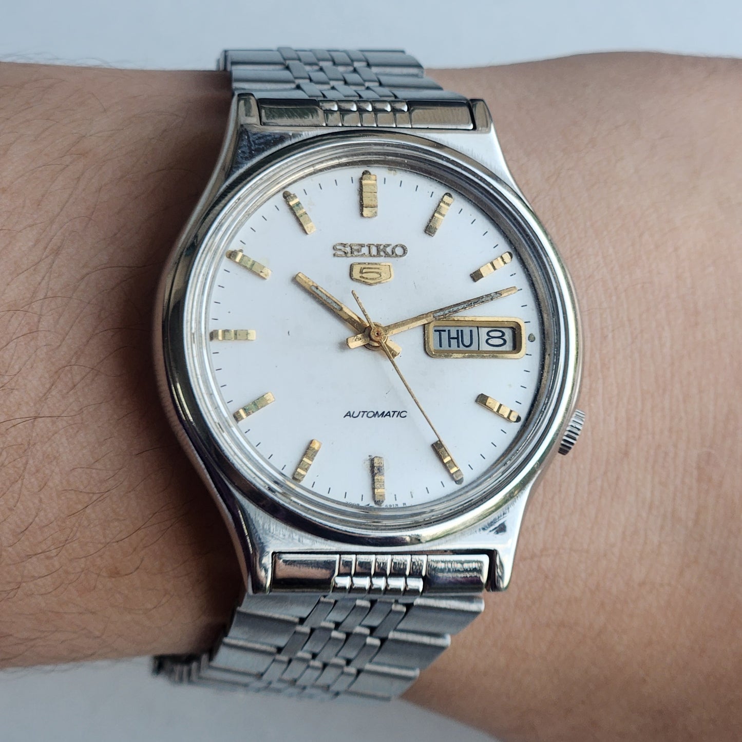 Vintage 1976 Original Seiko 5 Automatic 7009-3050 White Face 17 Jewels Day-Date Japanese Men's Wrist Watch ET113