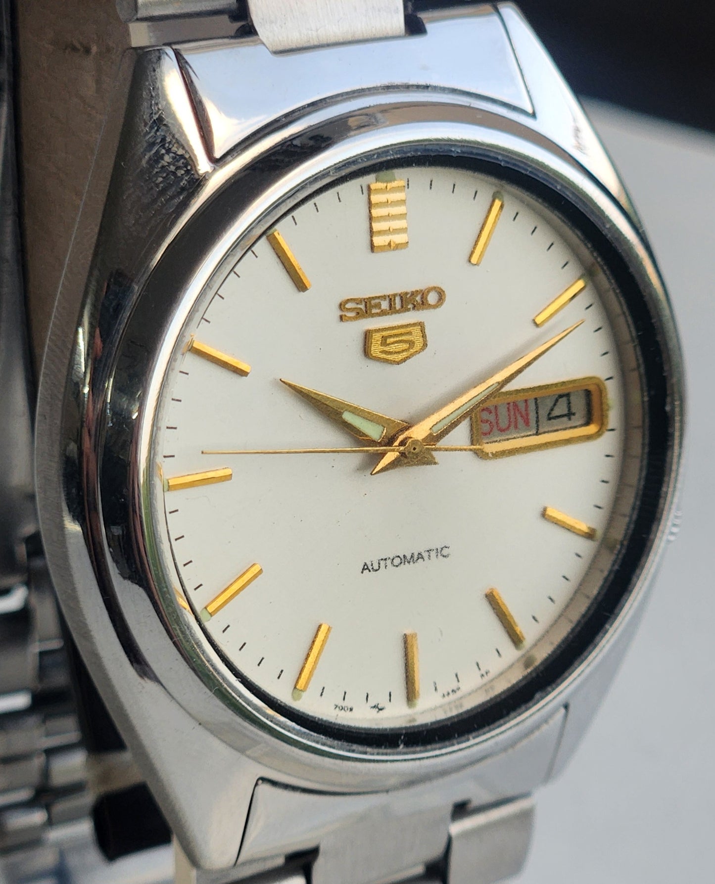 Vintage 1985 Original Seiko 5 Automatic 7009-3040 White Face 17 Jewels Day-Date Japanese Men's Wrist Watch ET114