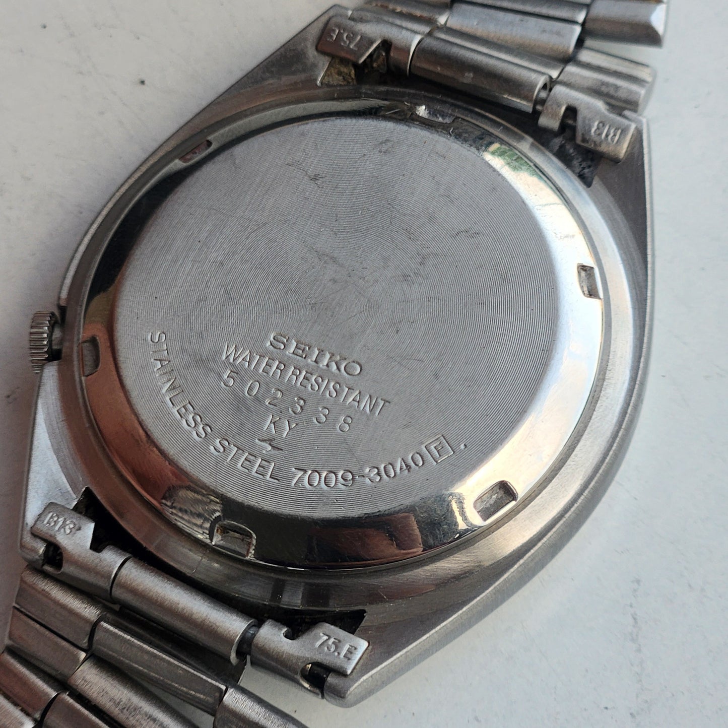Vintage 1985 Original Seiko 5 Automatic 7009-3040 White Face 17 Jewels Day-Date Japanese Men's Wrist Watch ET114