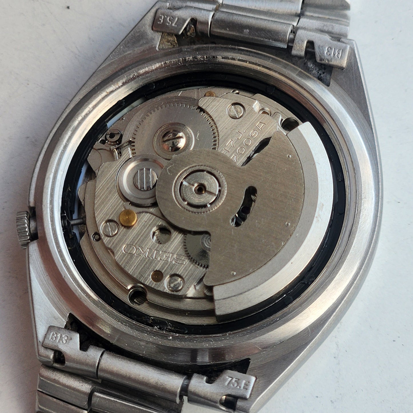 Vintage 1985 Original Seiko 5 Automatic 7009-3040 White Face 17 Jewels Day-Date Japanese Men's Wrist Watch ET114