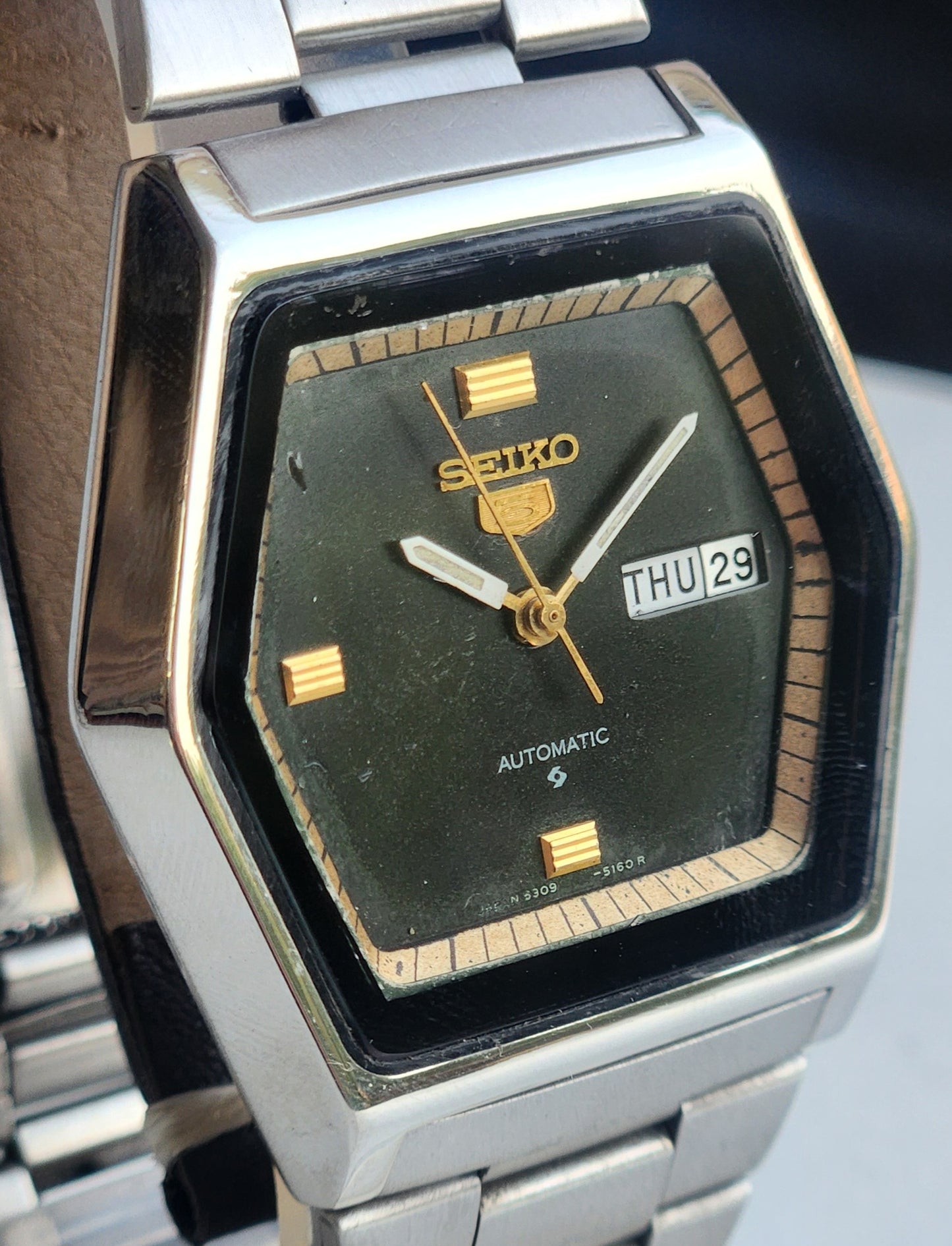 Vintage 1984 Original Seiko 5 Automatic 6349-5470 Black Face 23 Jewels Day-Date Japanese Men's Wrist Watch ET116