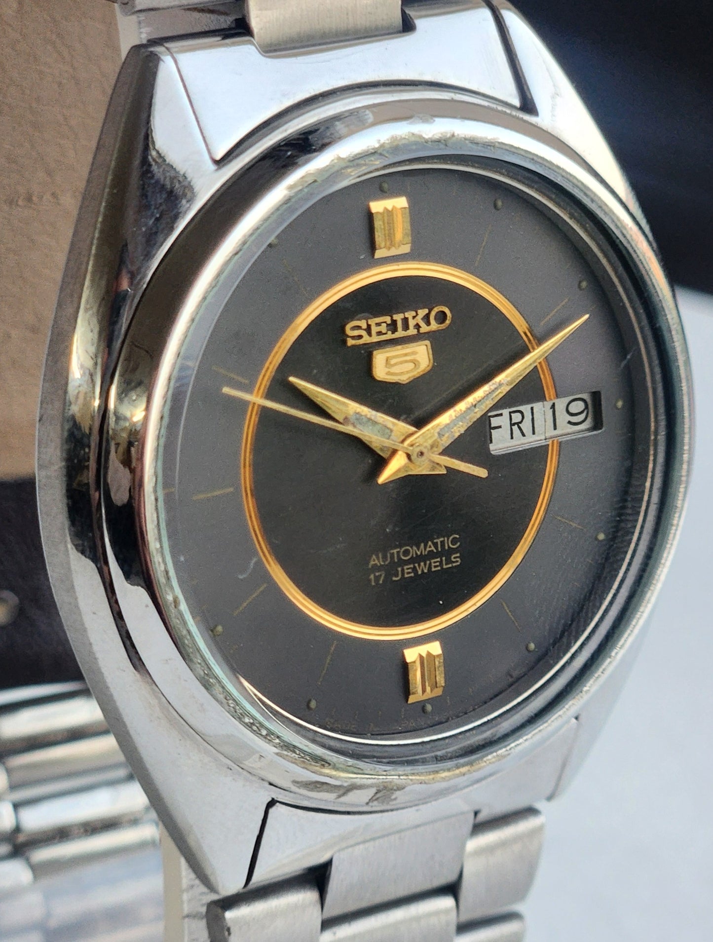 Vintage 1980 Original Seiko 5 Automatic 7009-3040 Grey Face 17 Jewels Day-Date Japanese Men's Wrist Watch ET117