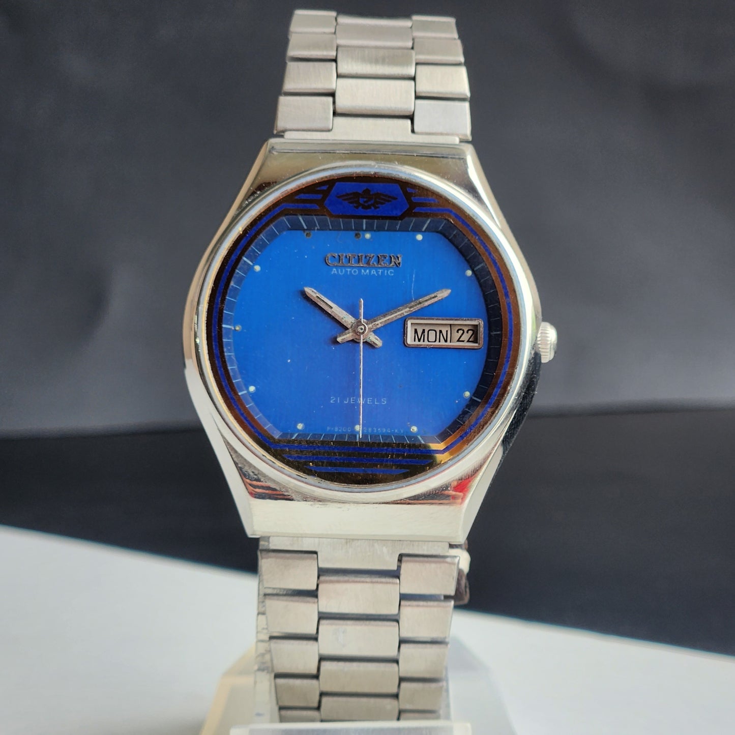 Vintage 1981 Original Citizen Automatic 8200 Blue Face 21 Jewels Day-Date Japanese Men's Wrist Watch EG150
