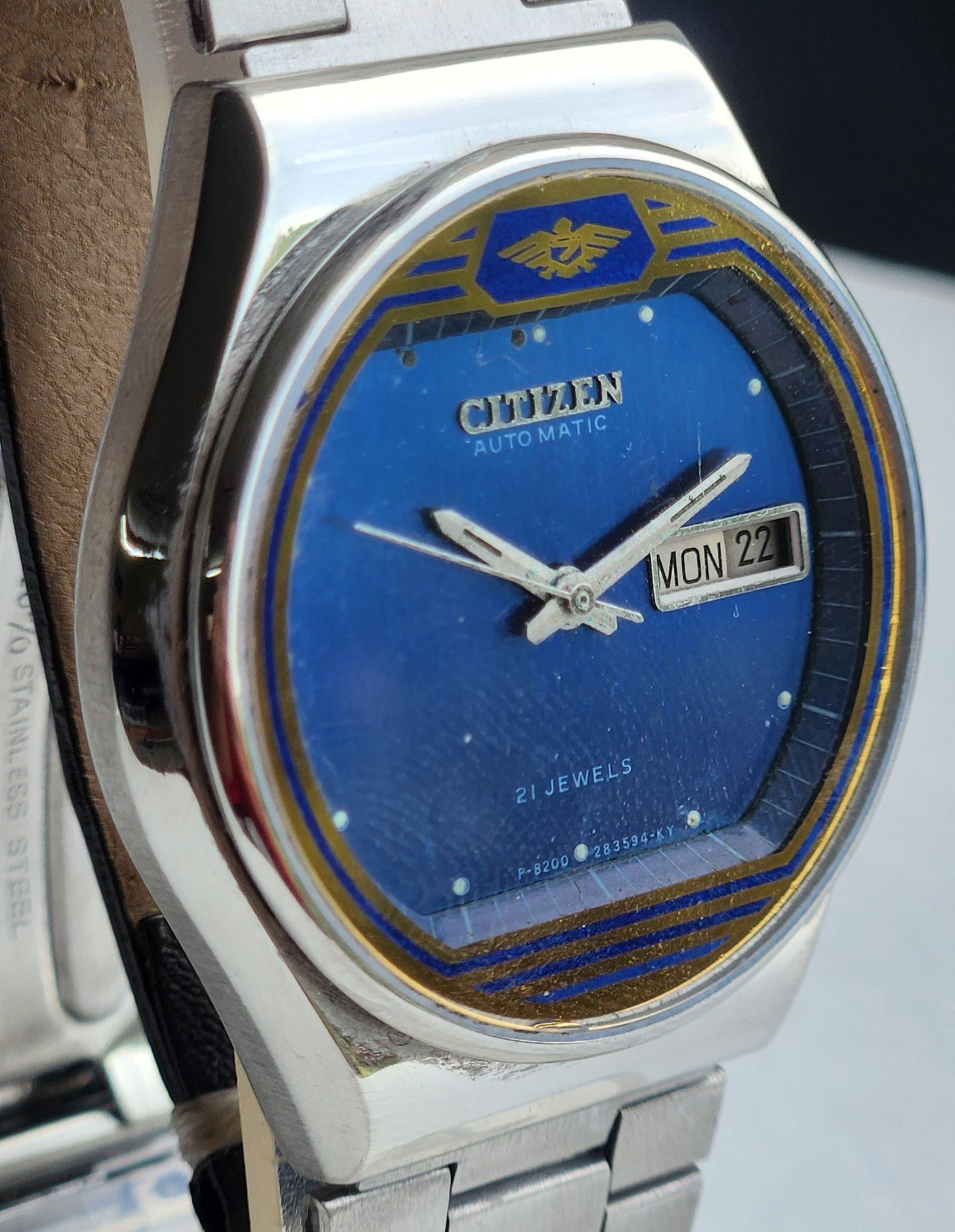 Vintage 1981 Original Citizen Automatic 8200 Blue Face 21 Jewels Day-Date Japanese Men's Wrist Watch EG150