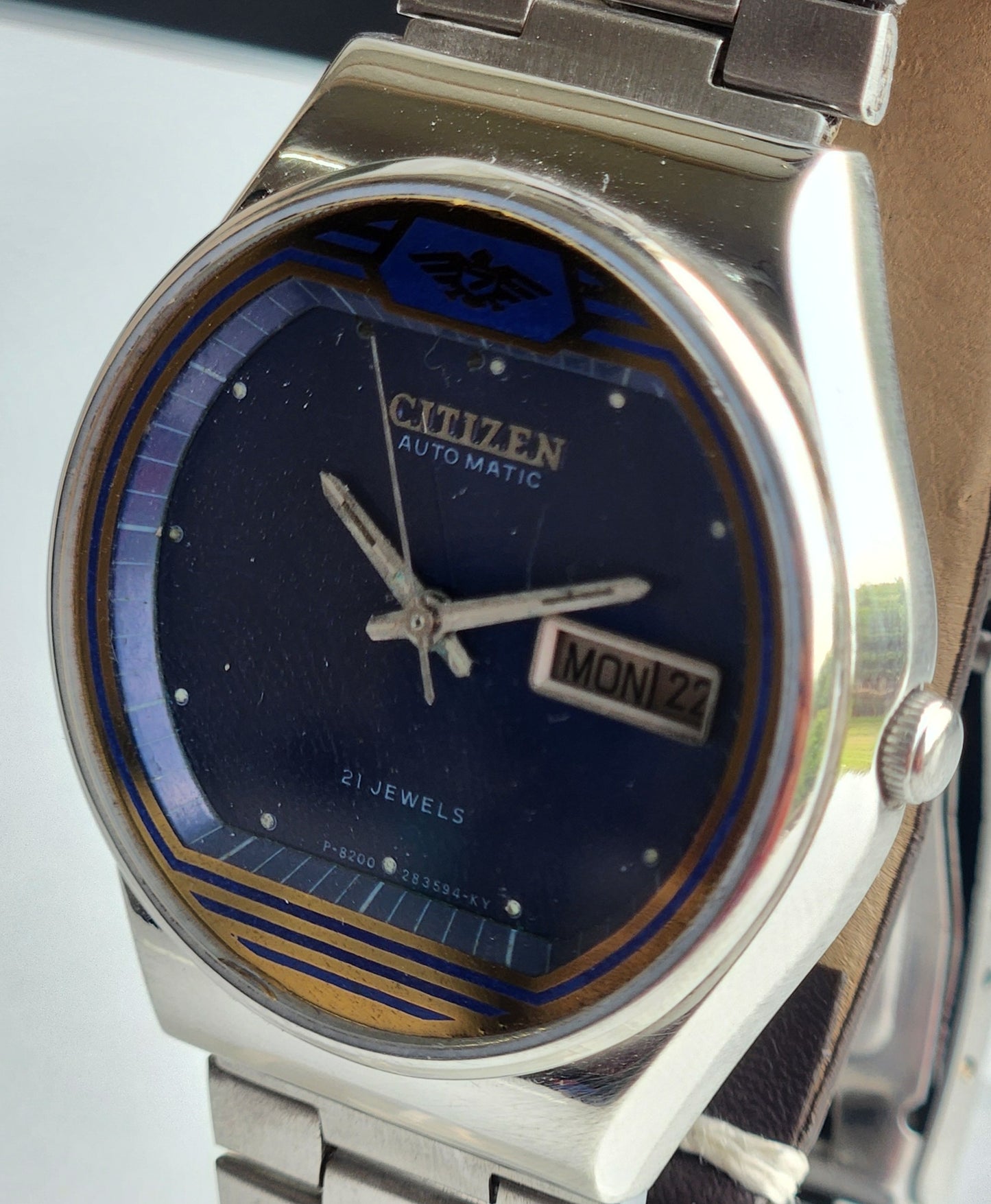 Vintage 1981 Original Citizen Automatic 8200 Blue Face 21 Jewels Day-Date Japanese Men's Wrist Watch EG150