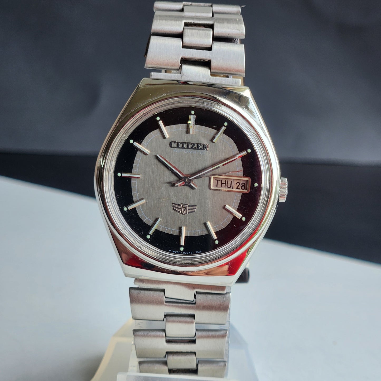 Vintage 1980 Original Citizen Automatic 8200 Grey/Black Face 21 Jewels Day-Date Japanese Men's Wrist Watch EG151
