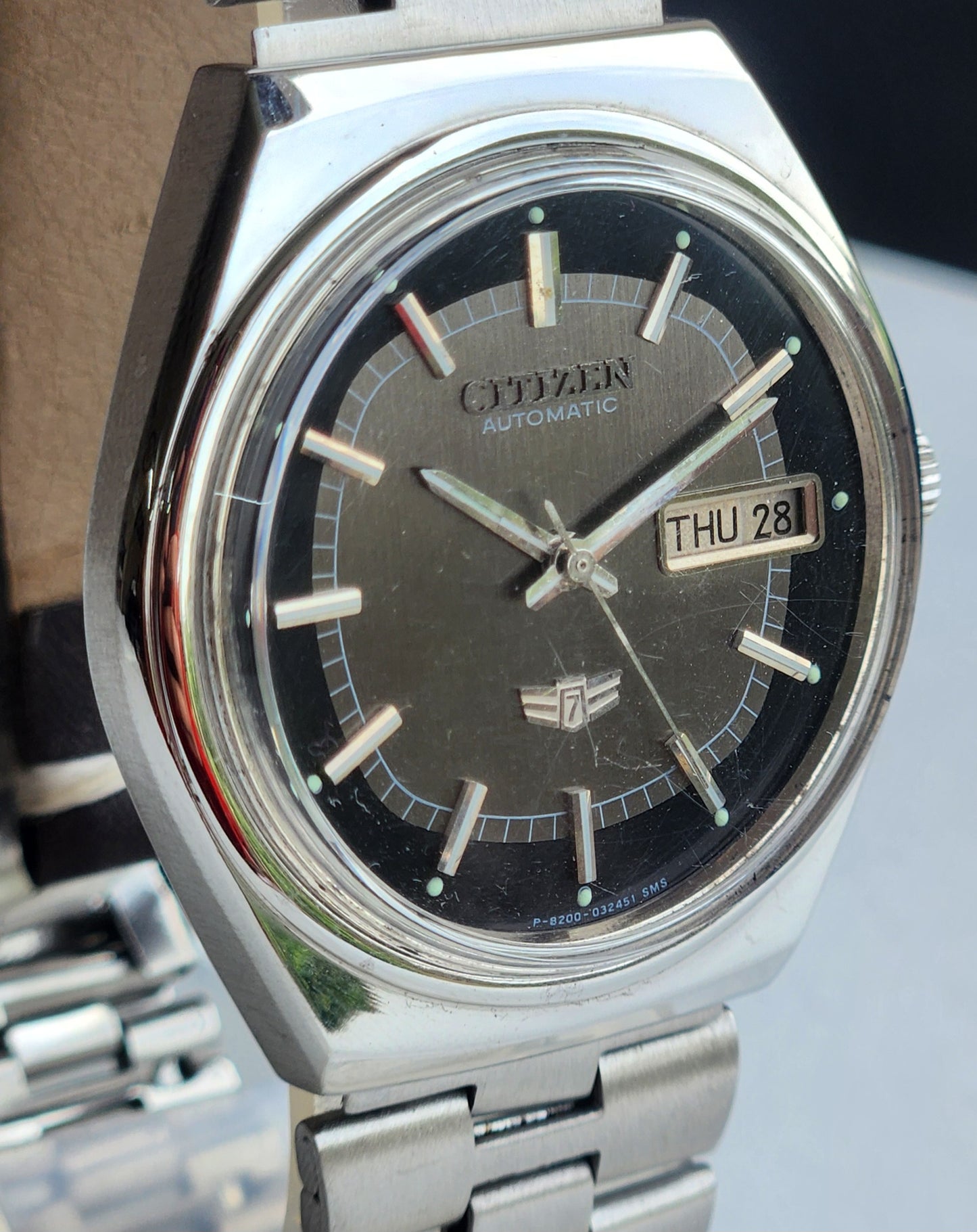Vintage 1980 Original Citizen Automatic 8200 Grey/Black Face 21 Jewels Day-Date Japanese Men's Wrist Watch EG151