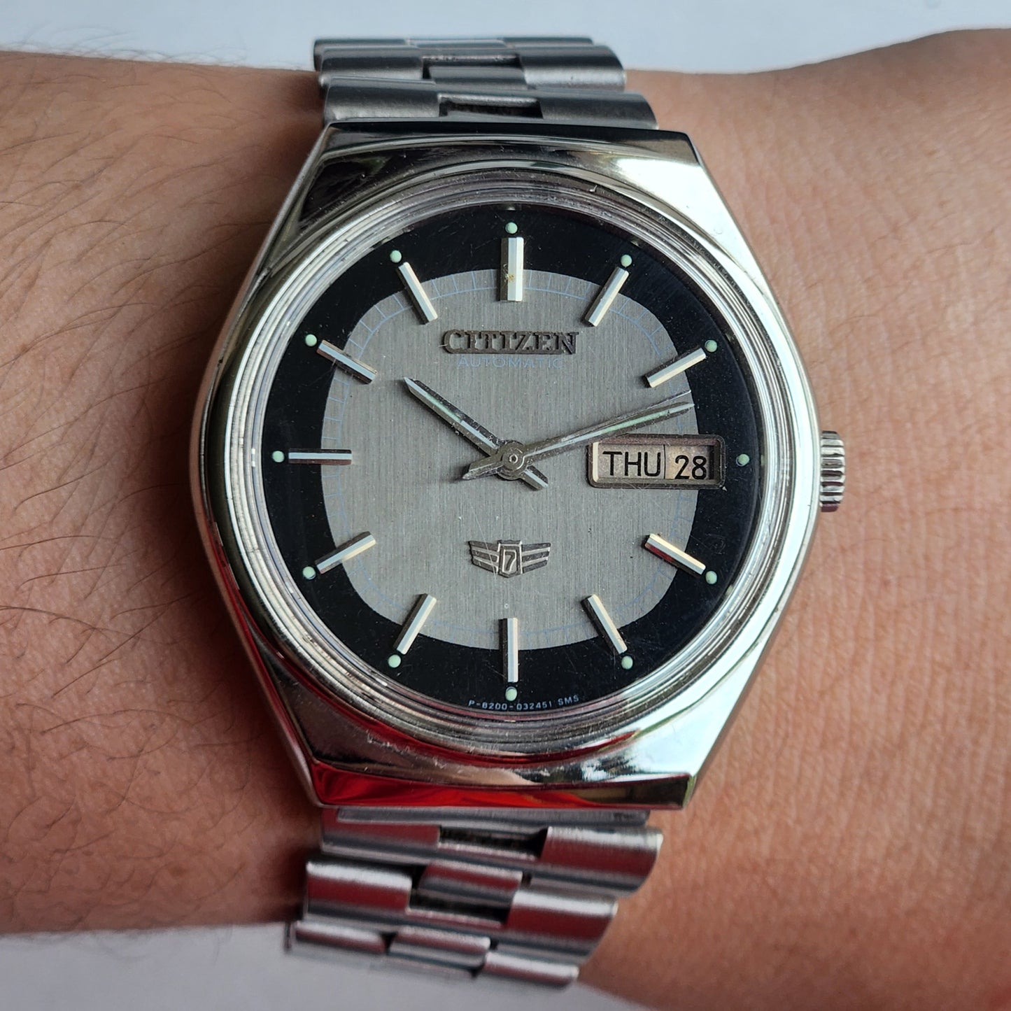 Vintage 1980 Original Citizen Automatic 8200 Grey/Black Face 21 Jewels Day-Date Japanese Men's Wrist Watch EG151