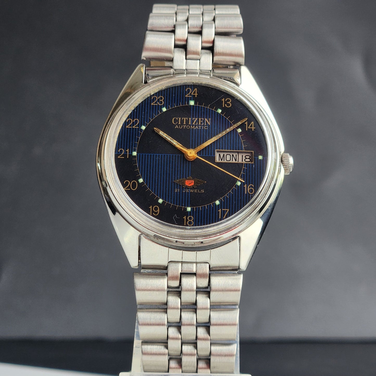 Vintage 1975 Original Citizen Automatic 8200 Blue Face 21 Jewels Day-Date Japanese Men's Wrist Watch EG155