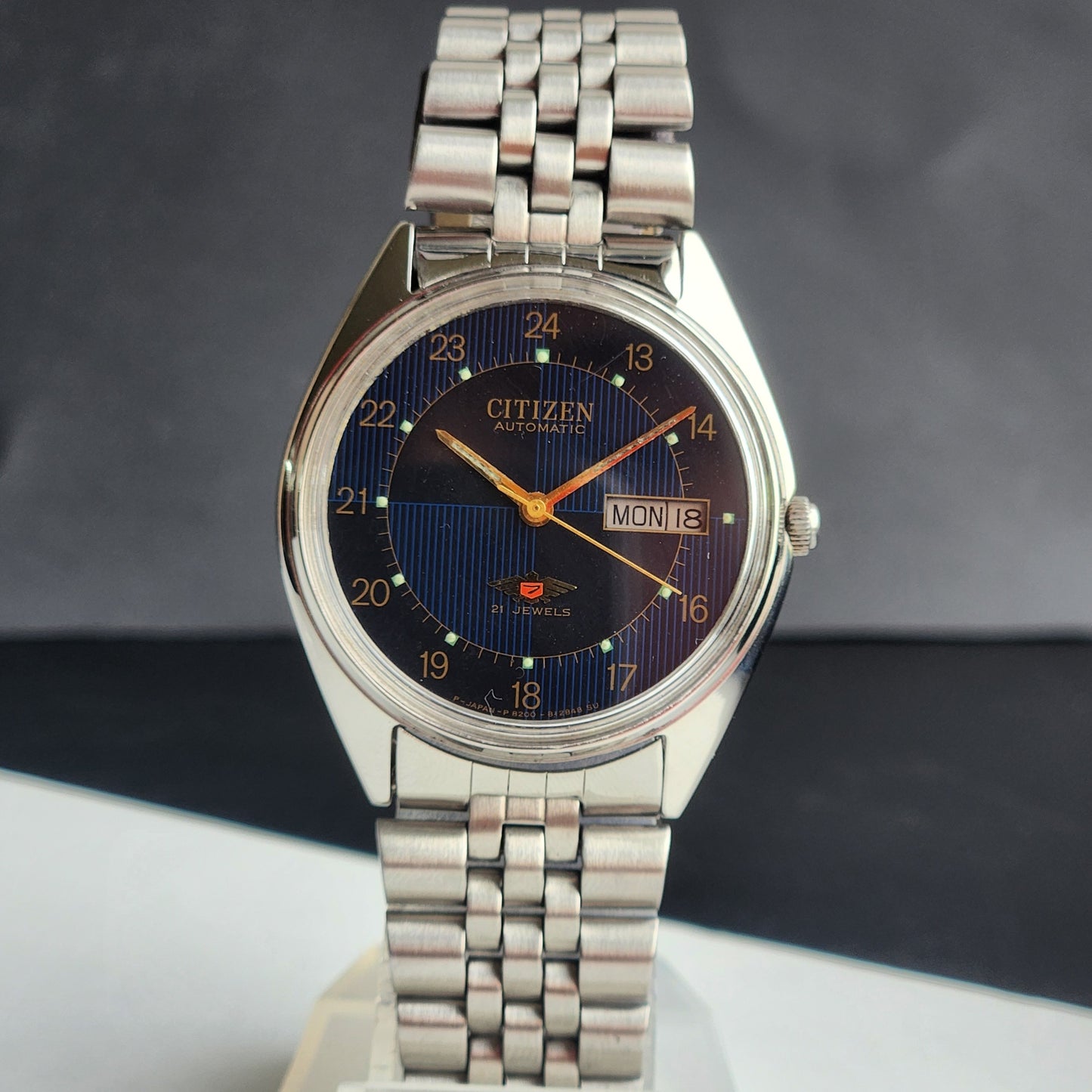 Vintage 1975 Original Citizen Automatic 8200 Blue Face 21 Jewels Day-Date Japanese Men's Wrist Watch EG155