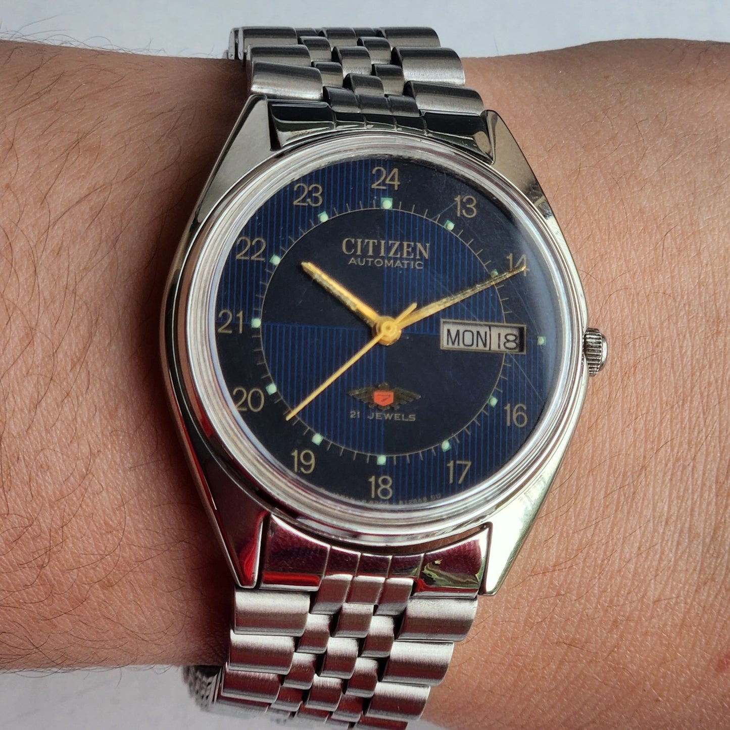Vintage 1975 Original Citizen Automatic 8200 Blue Face 21 Jewels Day-Date Japanese Men's Wrist Watch EG155