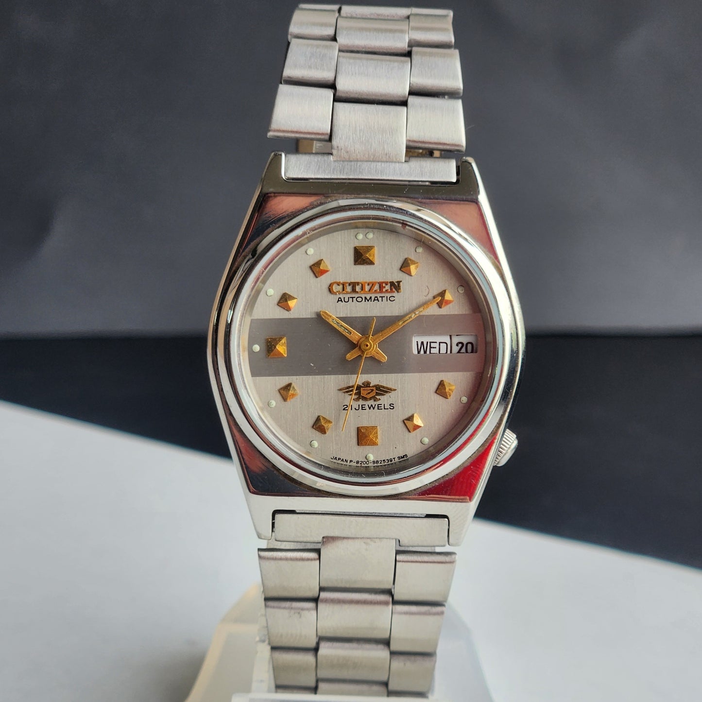 Vintage 1981 Original Citizen Automatic 8200 Silver Face 21 Jewels Day-Date Japanese Men's Wrist Watch EG158