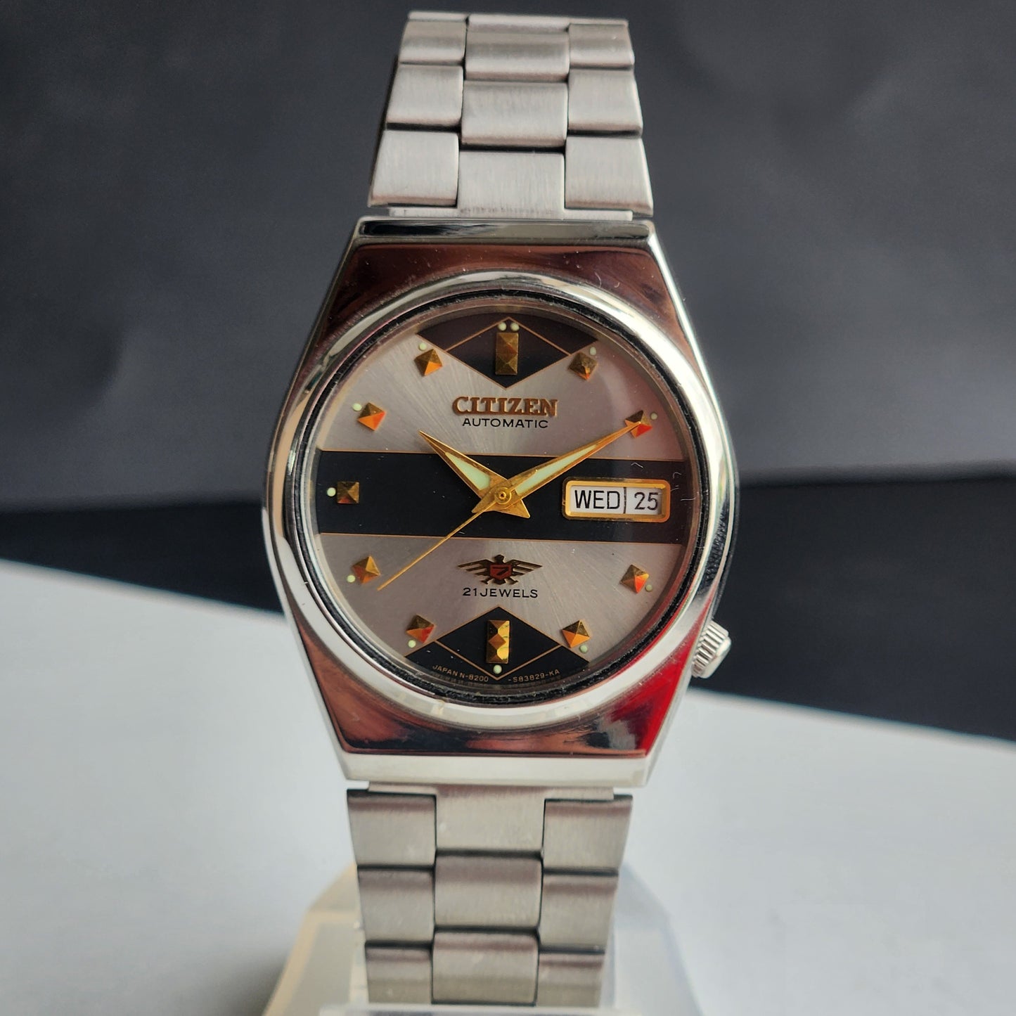 Vintage 1978 Original Citizen Automatic 8200 Black/Grey Face 21 Jewels Day-Date Japanese Men's Wrist Watch EG161