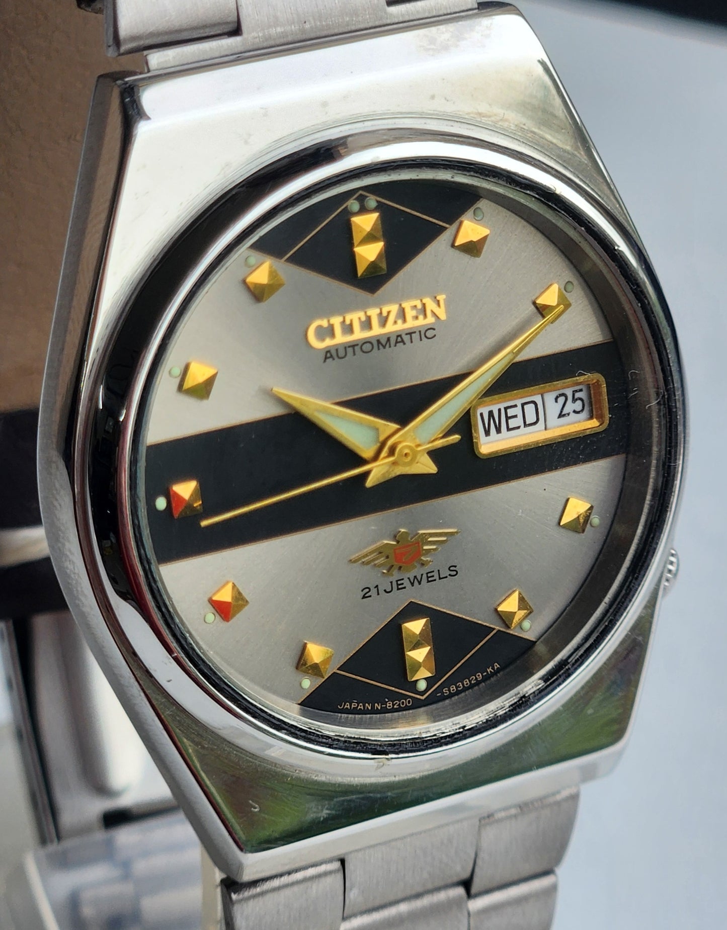 Vintage 1978 Original Citizen Automatic 8200 Black/Grey Face 21 Jewels Day-Date Japanese Men's Wrist Watch EG161