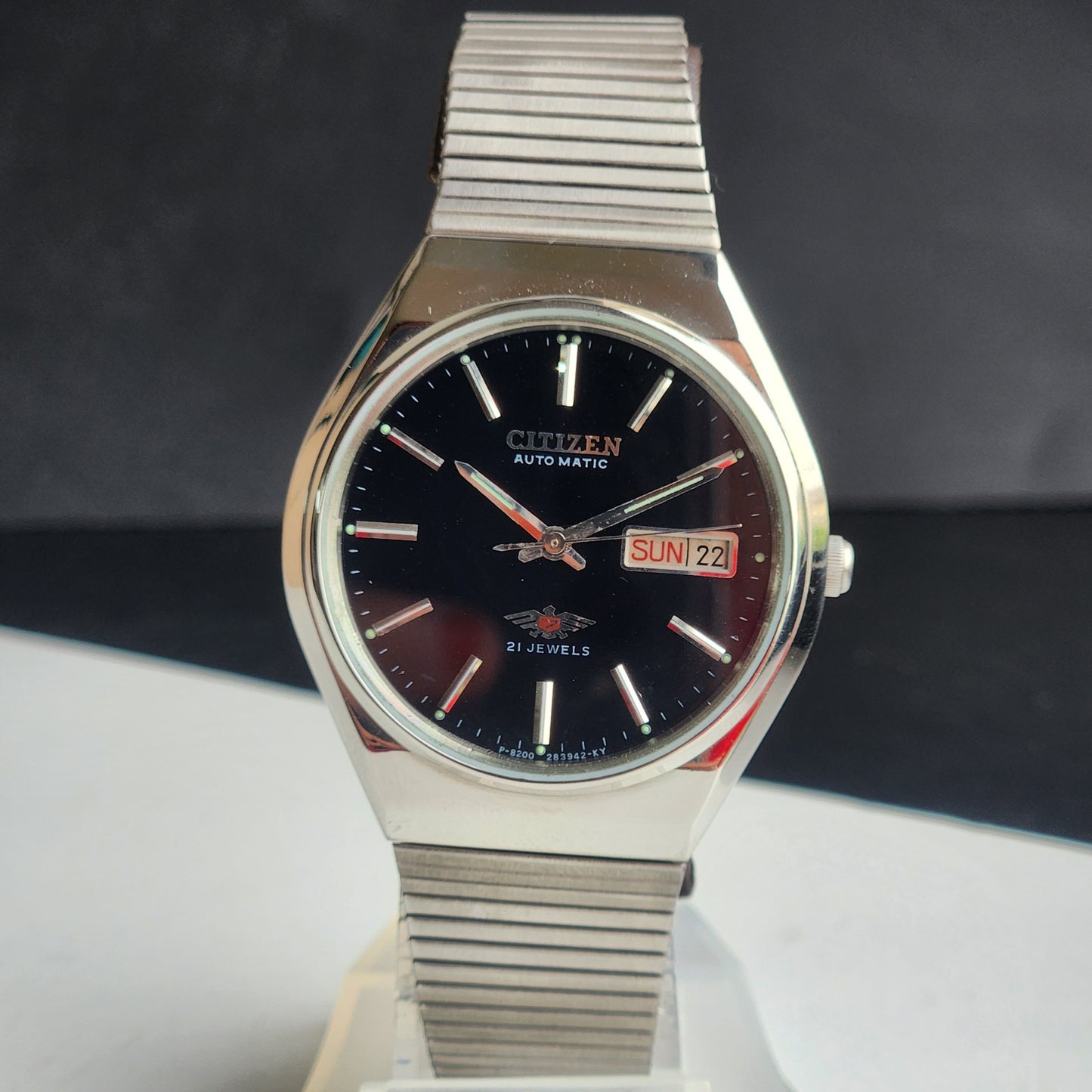Vintage 1981 Original Citizen Automatic 8200 Black Face 21 Jewels Day-Date Japanese Men's Wrist Watch EG165