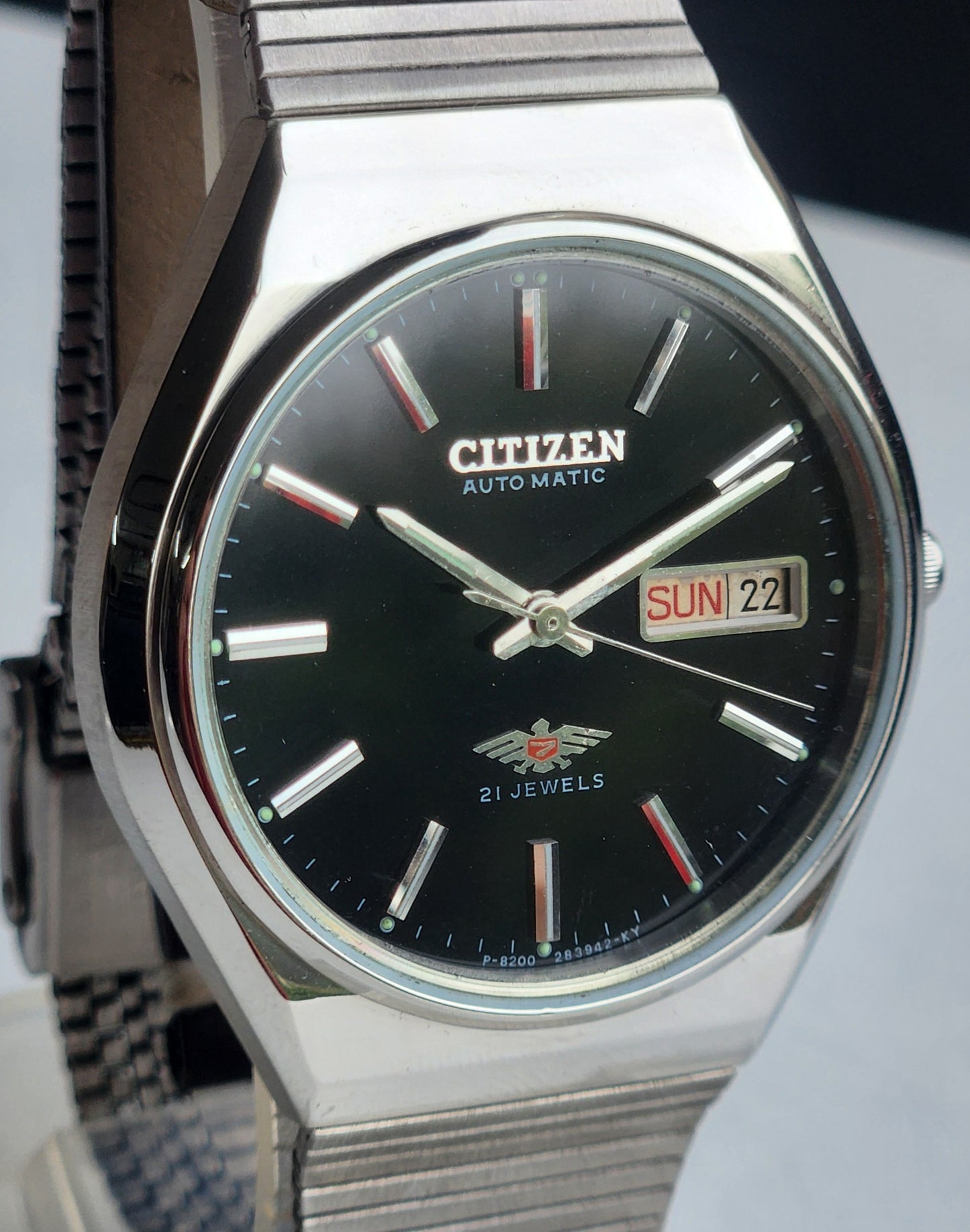 Vintage 1981 Original Citizen Automatic 8200 Black Face 21 Jewels Day-Date Japanese Men's Wrist Watch EG165