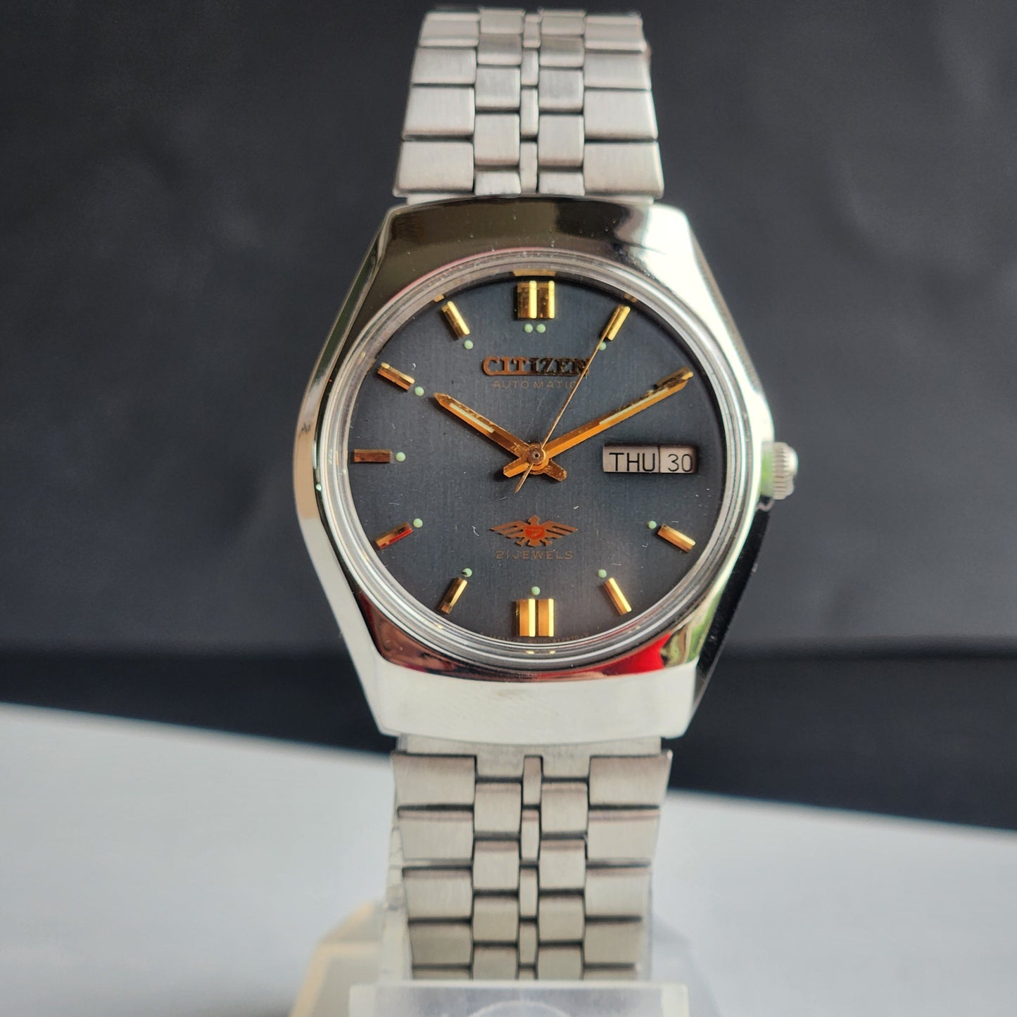 Vintage 1977 Original Citizen Automatic 8200 Grey Face 21 Jewels Day-Date Japanese Men's Wrist Watch EG166