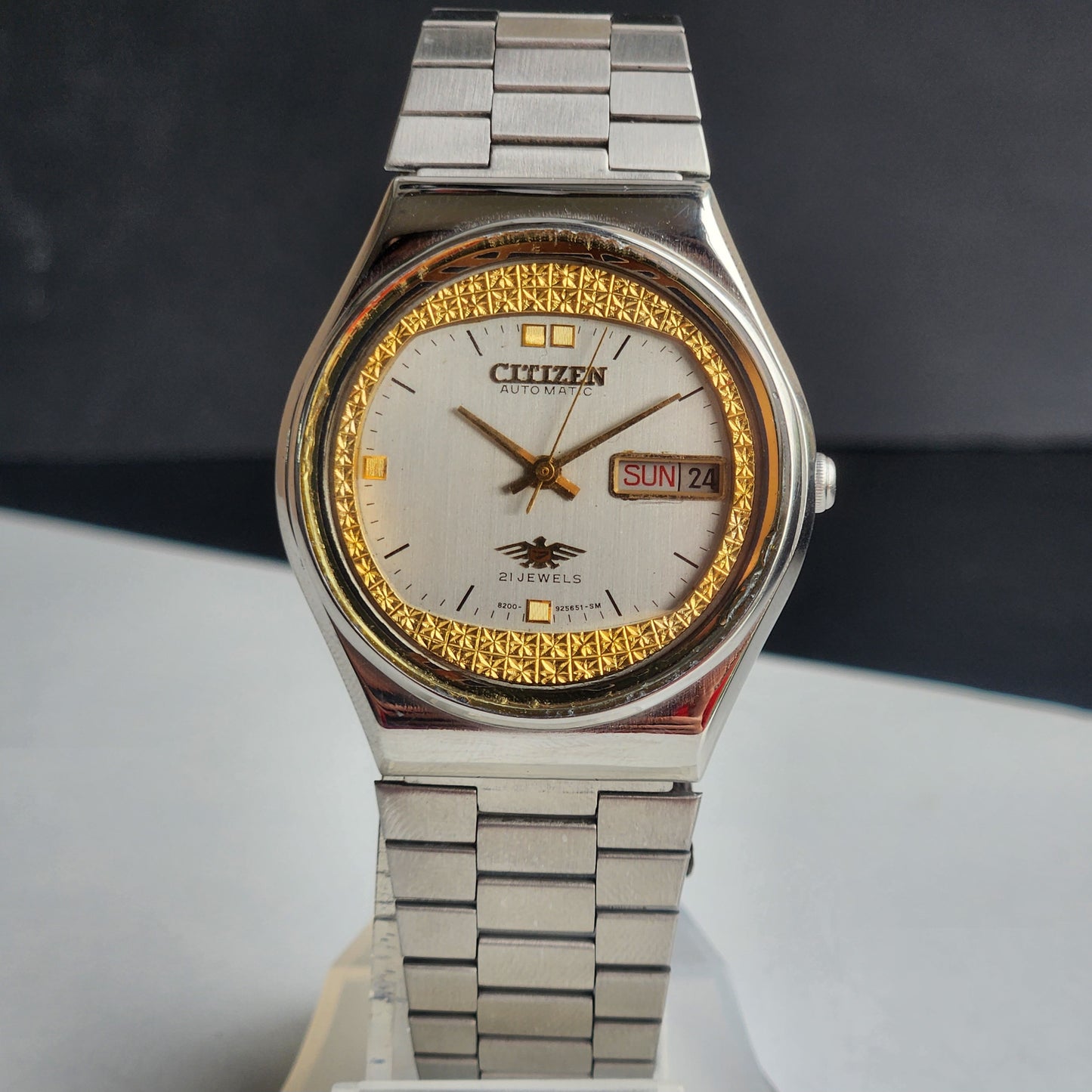 Vintage 1981 Original Citizen Automatic 8200 White Face 21 Jewels Day-Date Japanese Men's Wrist Watch EG167