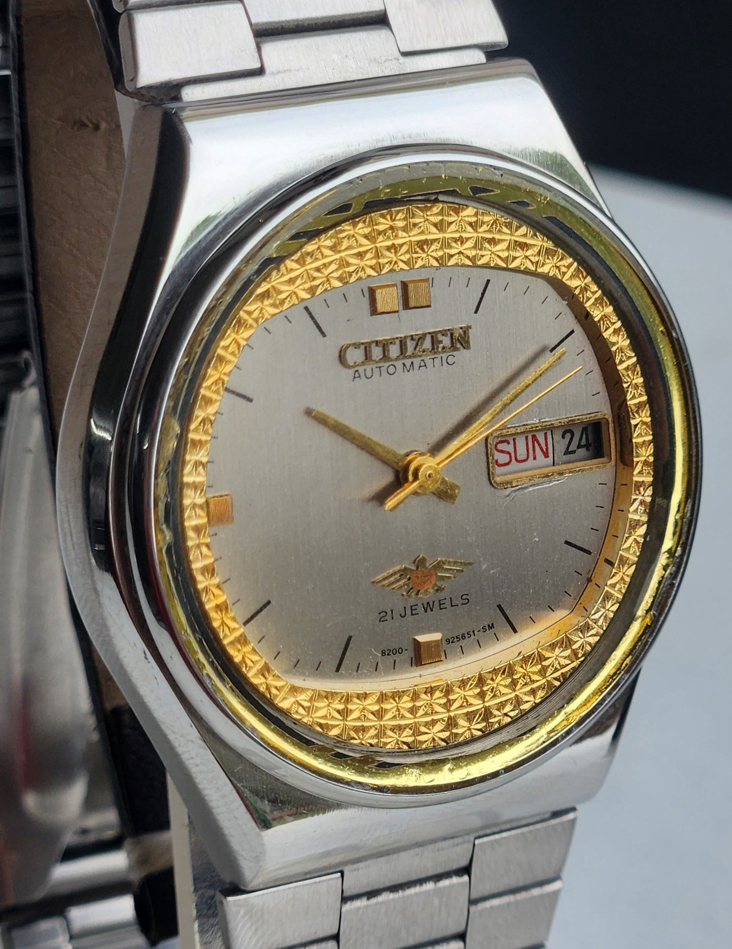 Vintage 1981 Original Citizen Automatic 8200 White Face 21 Jewels Day-Date Japanese Men's Wrist Watch EG167