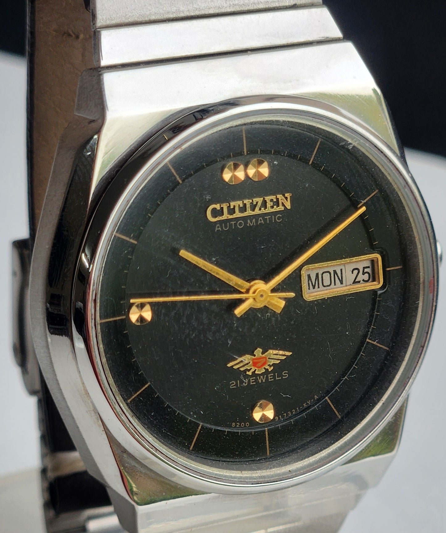 Vintage 1974 Original Citizen Automatic 8200 Black Face 21 Jewels Day-Date Japanese Men's Wrist Watch EG169