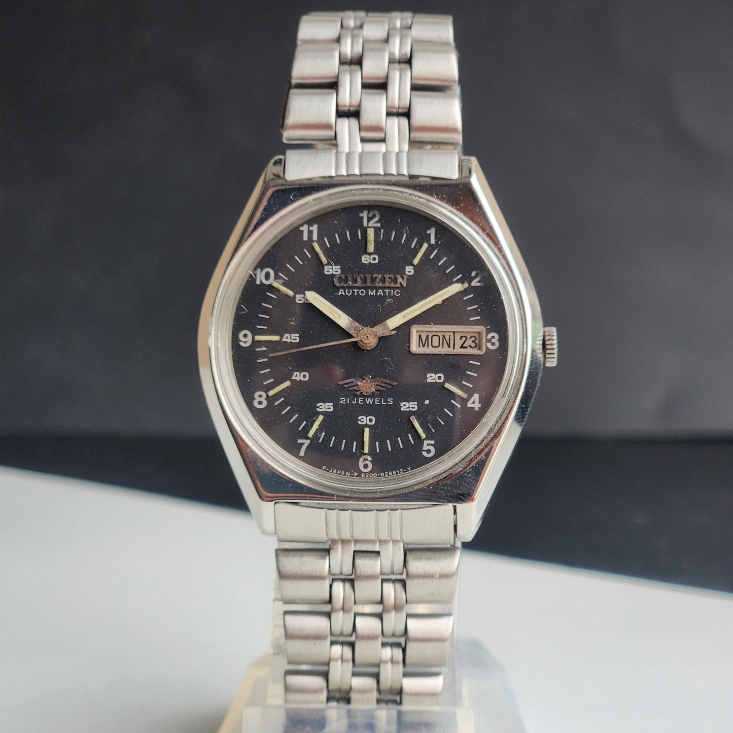 Vintage 1982 Original Citizen Automatic 8200 Black Face 21 Jewels Day-Date Japanese Men's Wrist Watch EG175