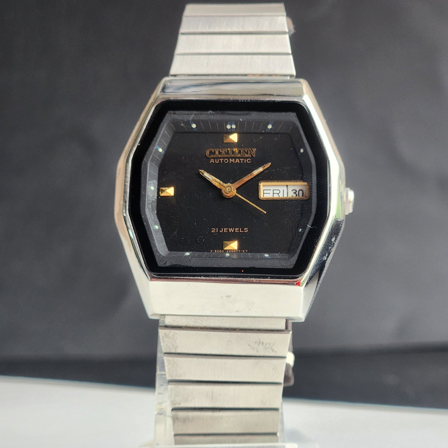 Vintage 1981 Original Citizen Automatic 8200 Black Face 21 Jewels Day-Date Japanese Men's Wrist Watch EG176