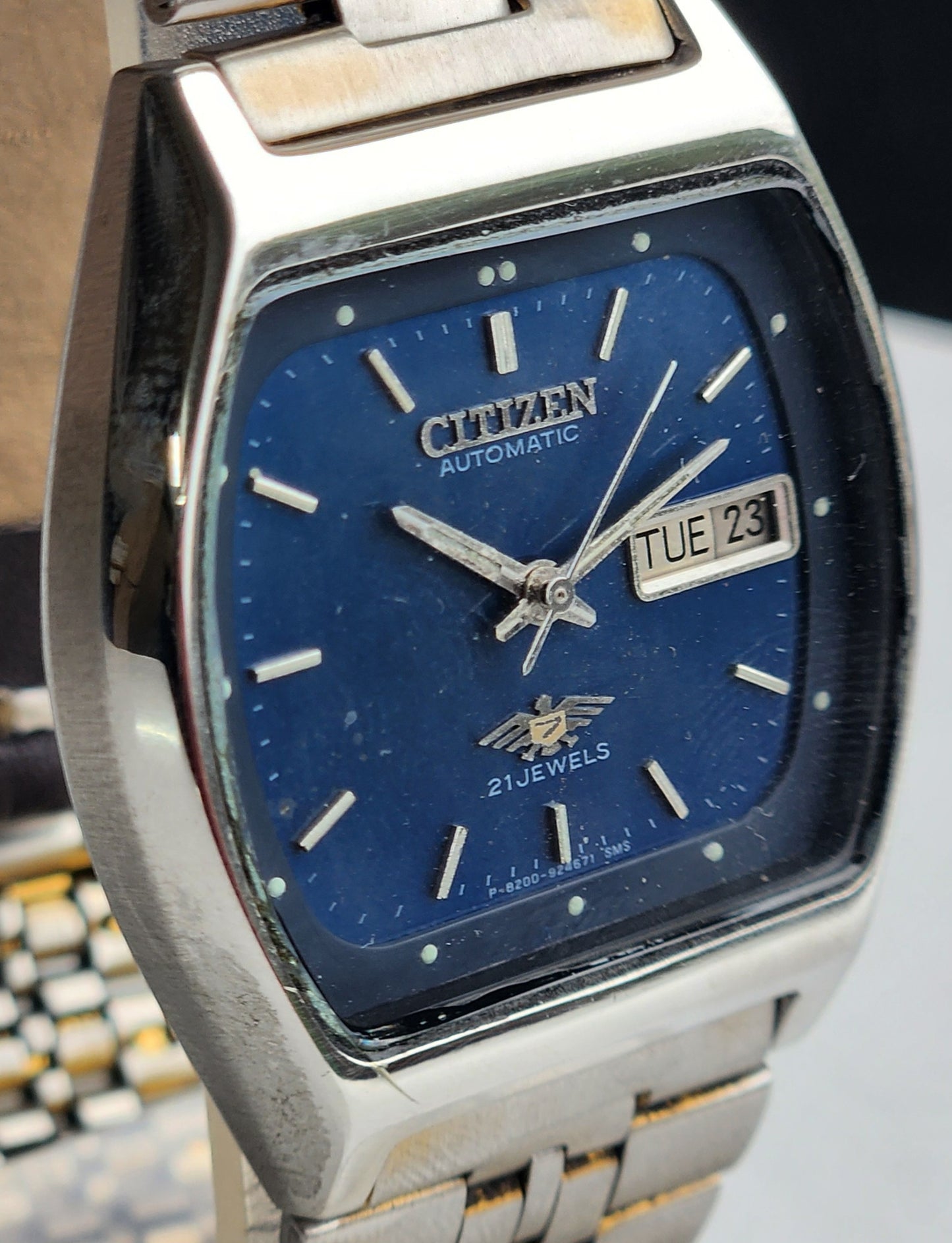 Vintage 1983 Original Citizen Automatic 8200 Blue Face 21 Jewels Day-Date Japanese Men's Wrist Watch EG183