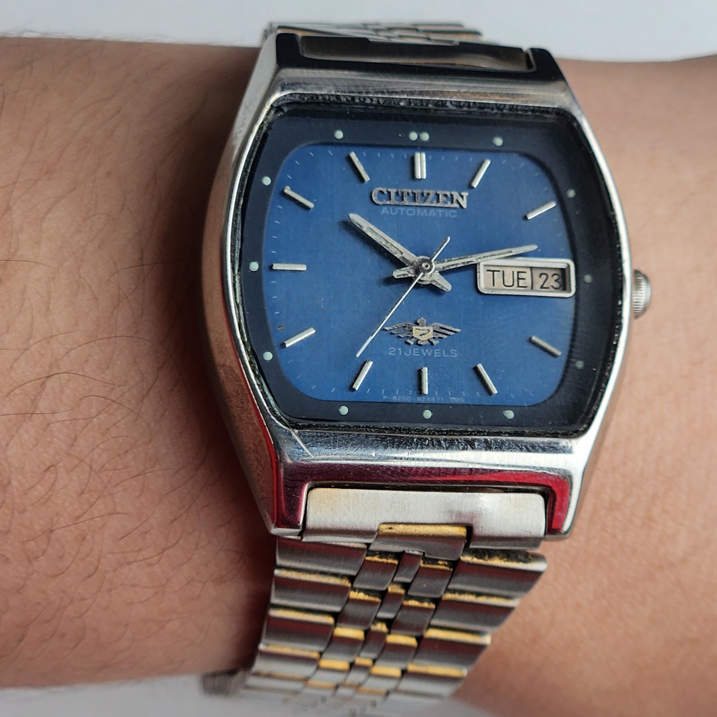 Vintage 1983 Original Citizen Automatic 8200 Blue Face 21 Jewels Day-Date Japanese Men's Wrist Watch EG183