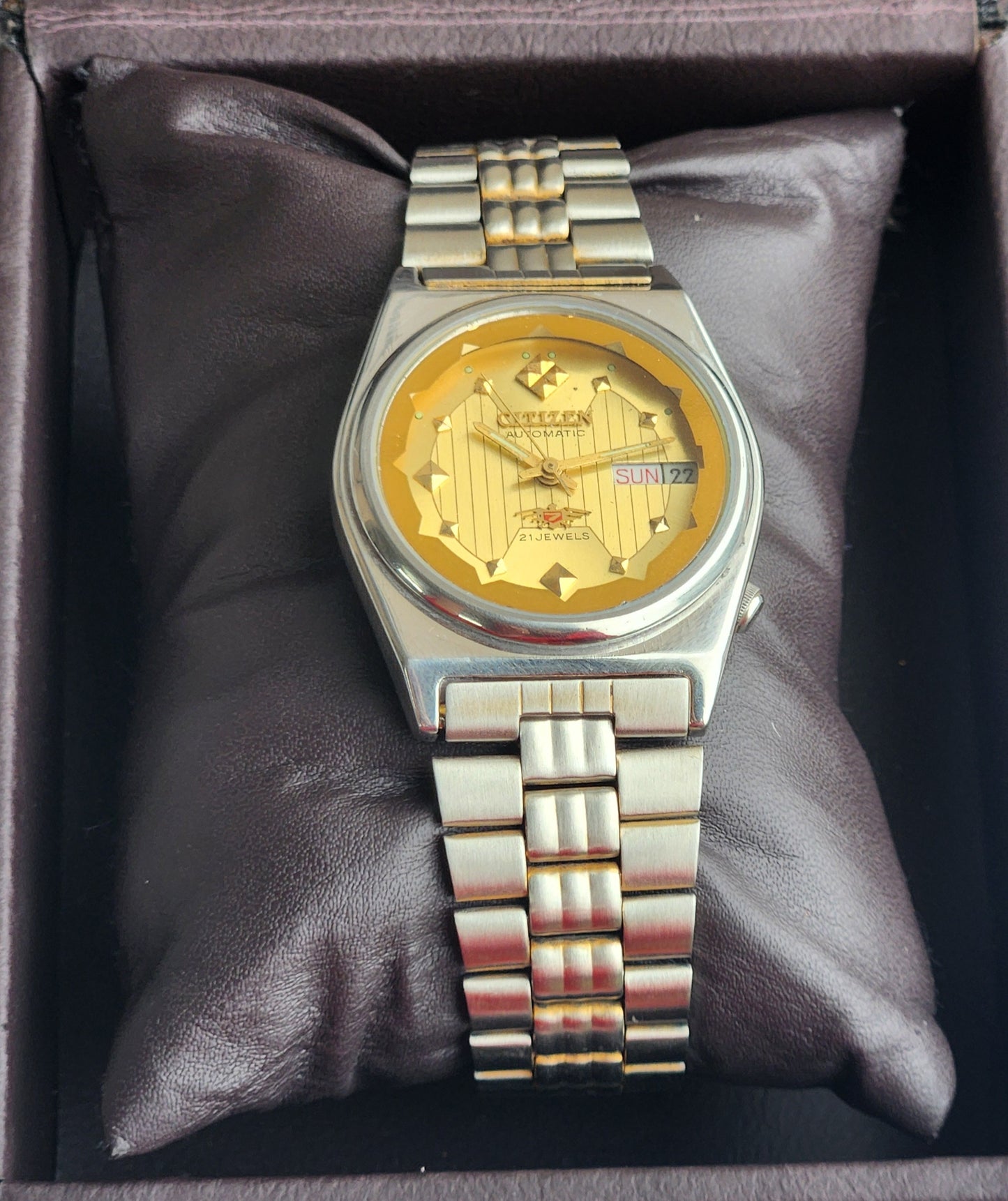 Vintage 1982 Original Citizen Automatic 8200 Golden Face 21 Jewels Day-Date Japanese Men's Wrist Watch EG186