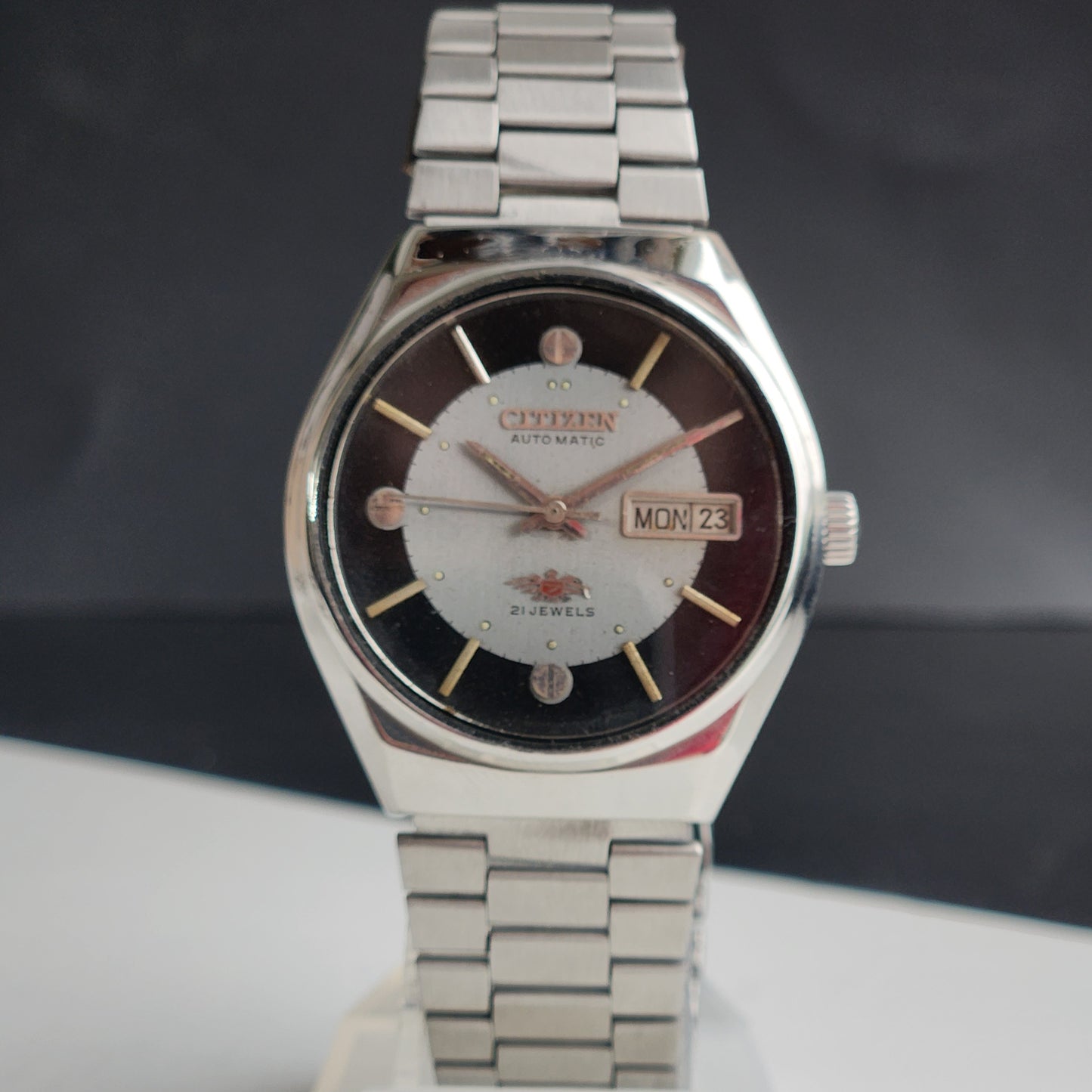 Vintage 1982 Original Citizen Automatic 8200 Grey Face 21 Jewels Day-Date Japanese Men's Wrist Watch EG180