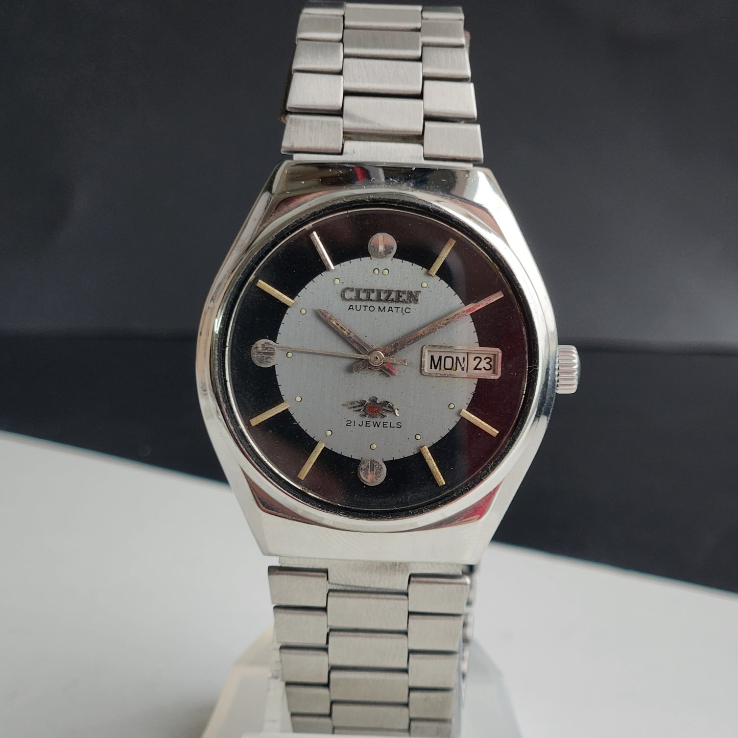 Vintage 1982 Original Citizen Automatic 8200 Grey Face 21 Jewels Day-Date Japanese Men's Wrist Watch EG180