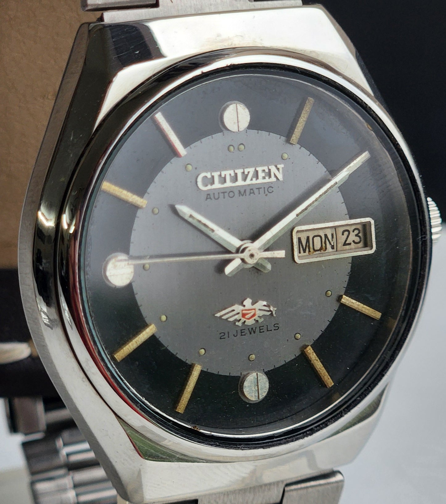 Vintage 1982 Original Citizen Automatic 8200 Grey Face 21 Jewels Day-Date Japanese Men's Wrist Watch EG180