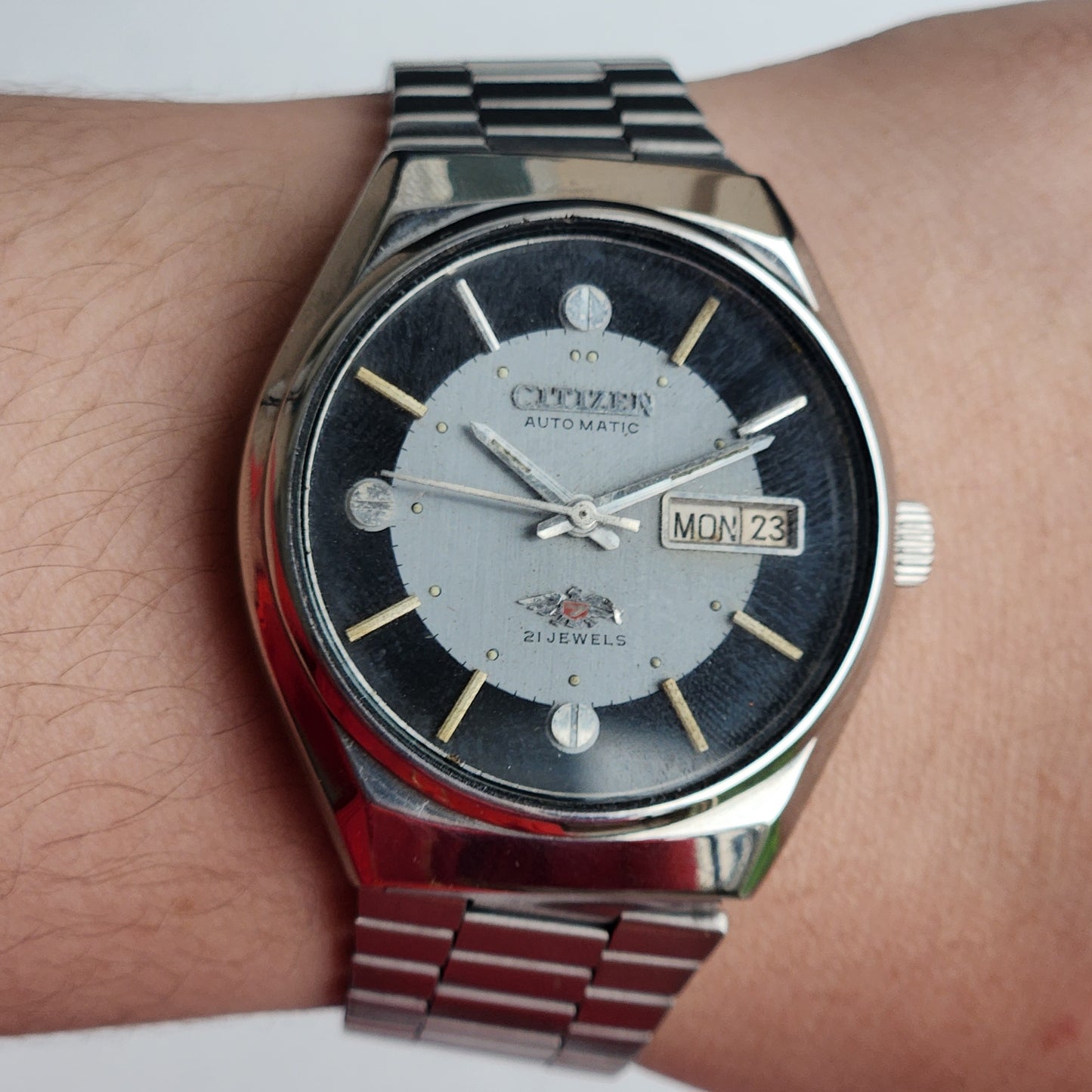 Vintage 1982 Original Citizen Automatic 8200 Grey Face 21 Jewels Day-Date Japanese Men's Wrist Watch EG180