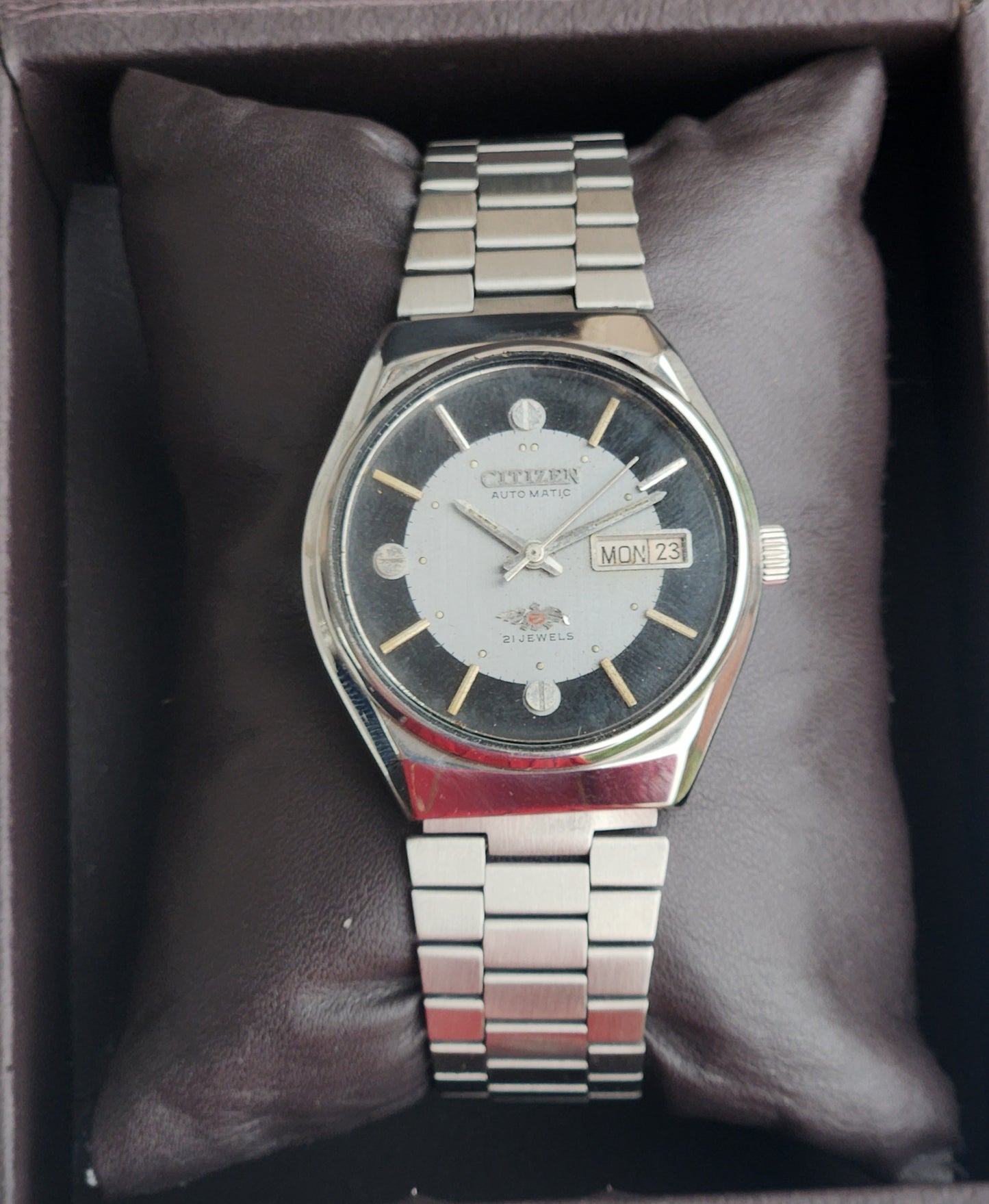 Vintage 1982 Original Citizen Automatic 8200 Grey Face 21 Jewels Day-Date Japanese Men's Wrist Watch EG180