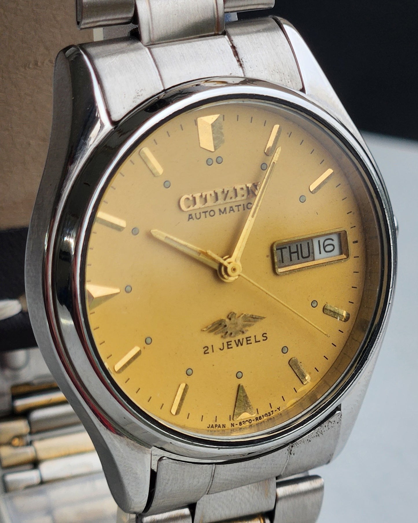 Vintage 1978 Original Citizen Automatic 8200 Golden Face 21 Jewels Day-Date Japanese Men's Wrist Watch EG195