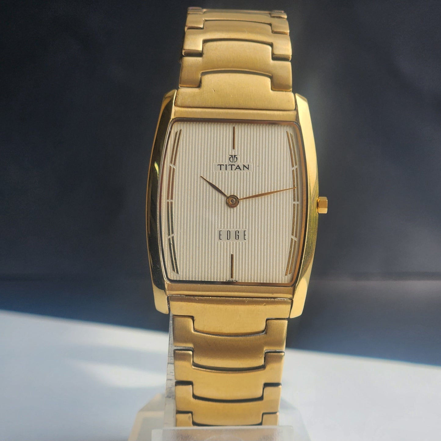 Original TITAN EDGE 1044YCE31 Barrel Golden Face 28MM Case Men's Watch H63
