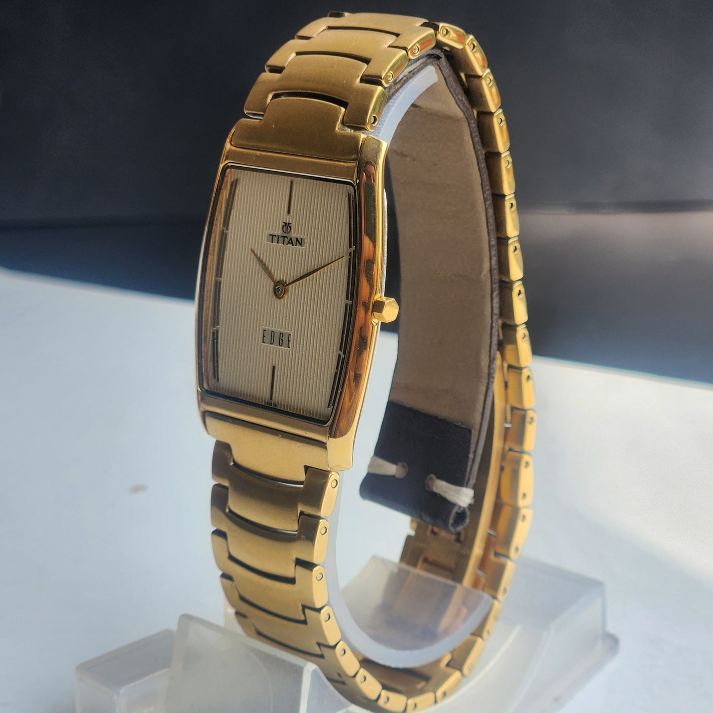 Original TITAN EDGE 1044YCE31 Barrel Golden Face 28MM Case Men's Watch H63